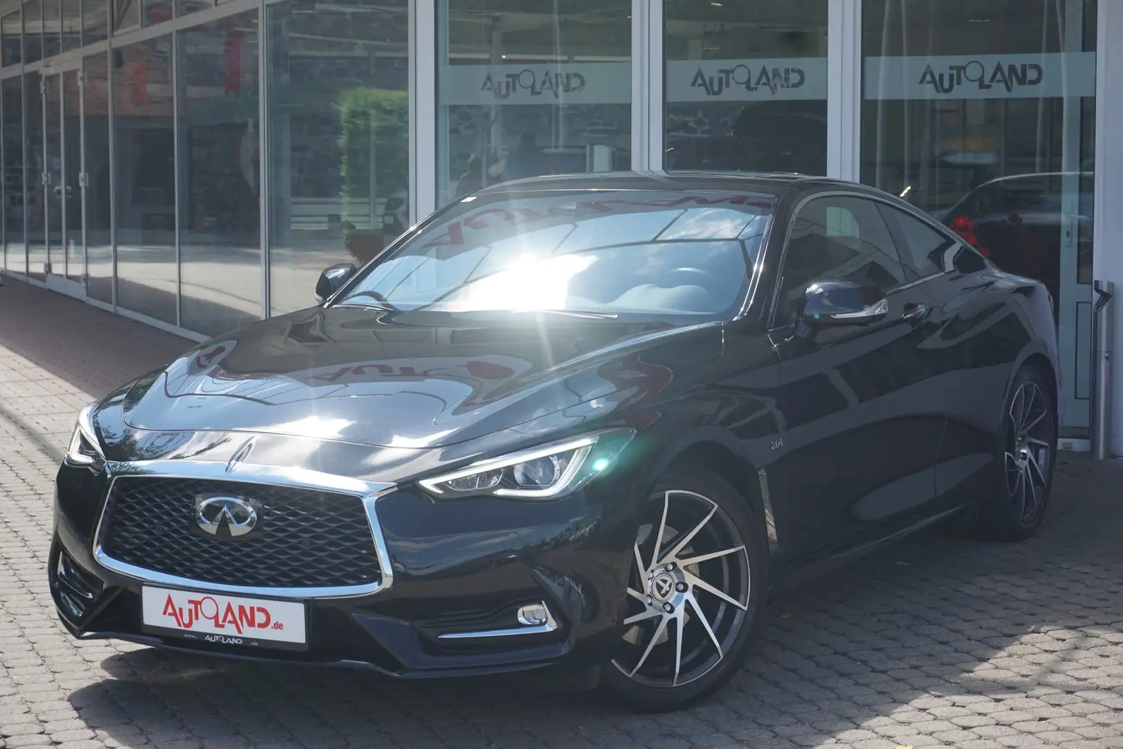 Infiniti Q60 Coupe 2.0 Aut. LED Navi 360° Sitzheizung DAB Schwarz - 2