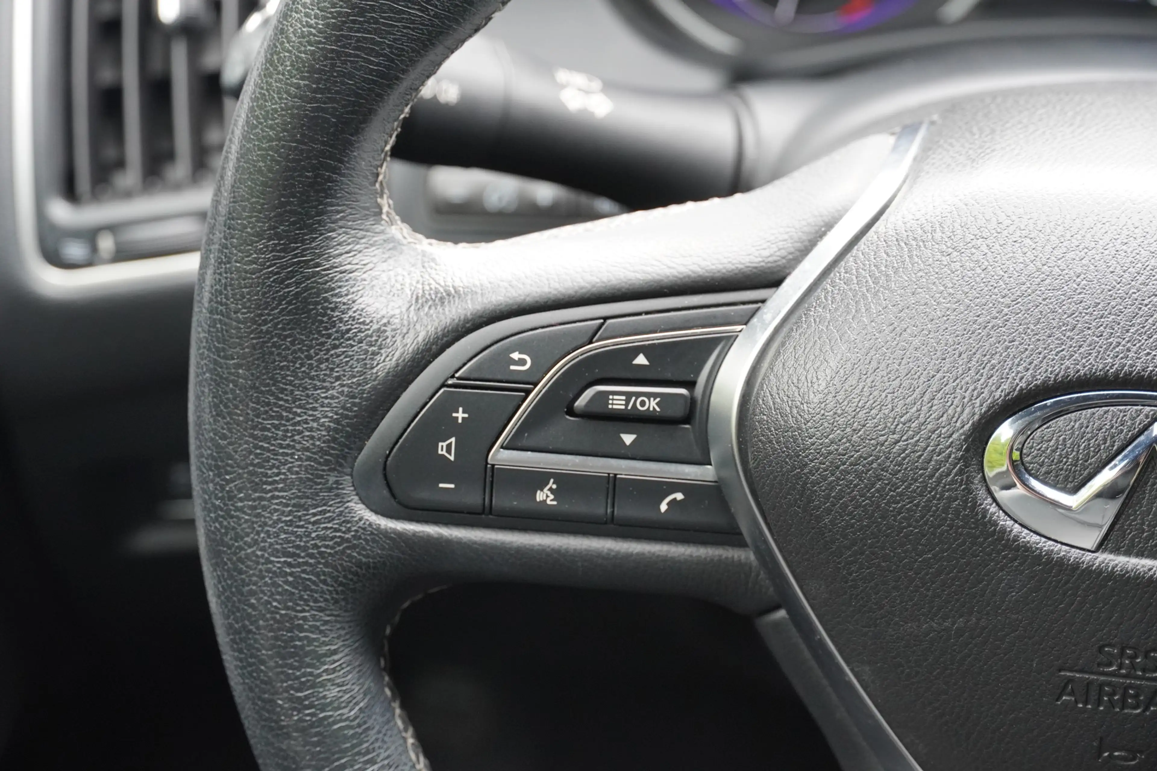 Infiniti Q60 Coupe 2.0 Aut. LED Navi 360° Sitzheizung DAB — photo 15