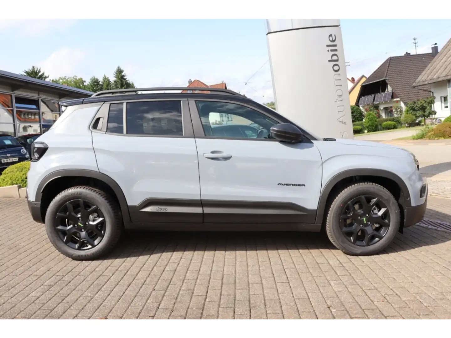 Jeep Avenger UPLAND 1.2 4xe HYBRID 145 PS DCT6 KOMFORT INFO Gris - 2