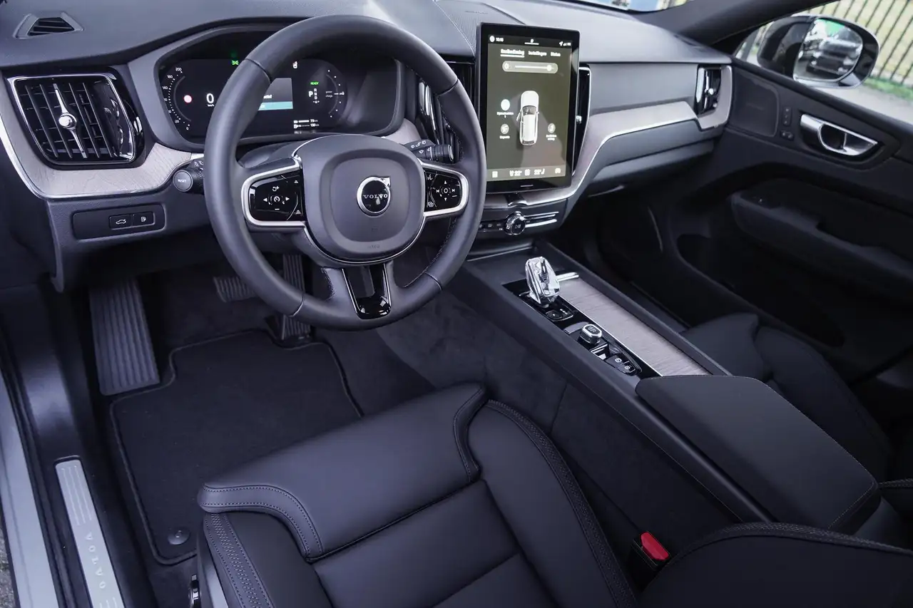 Volvo XC60 2026 — фото 12