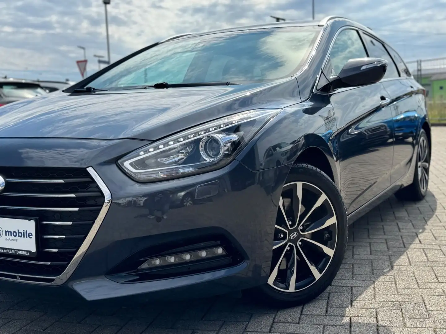 Hyundai i40 cw 2.0 Style Aut.*Navi*Kamera*Shzg*Tempomat* Gris - 2