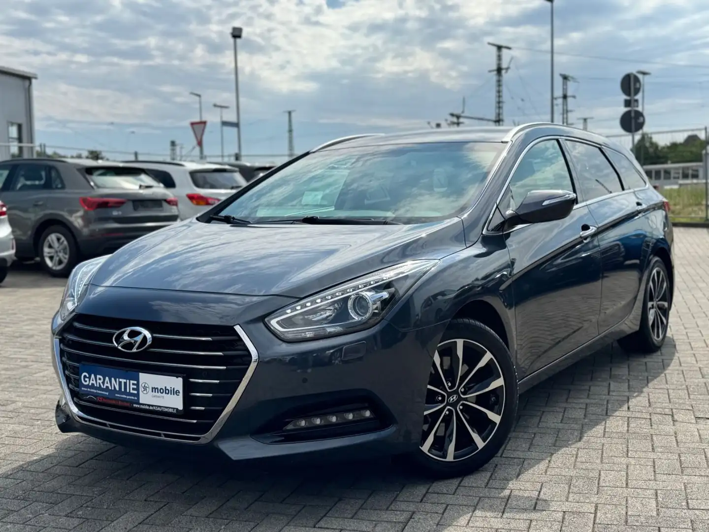 Hyundai i40 cw 2.0 Style Aut.*Navi*Kamera*Shzg*Tempomat* Gris - 1