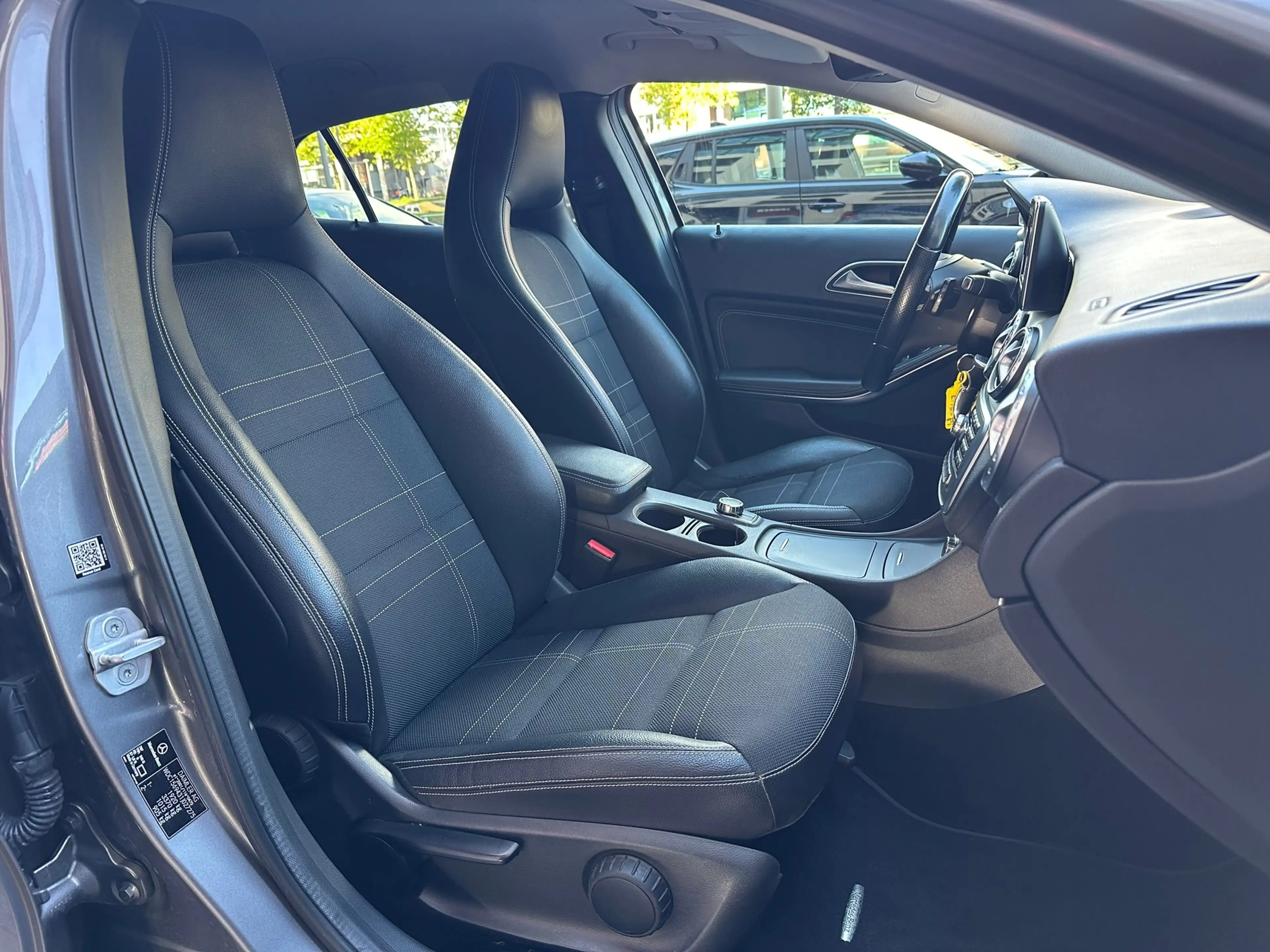 Mercedes-Benz GLA 200 Edition 1 Automaat Leer Navi Clima — photo 11