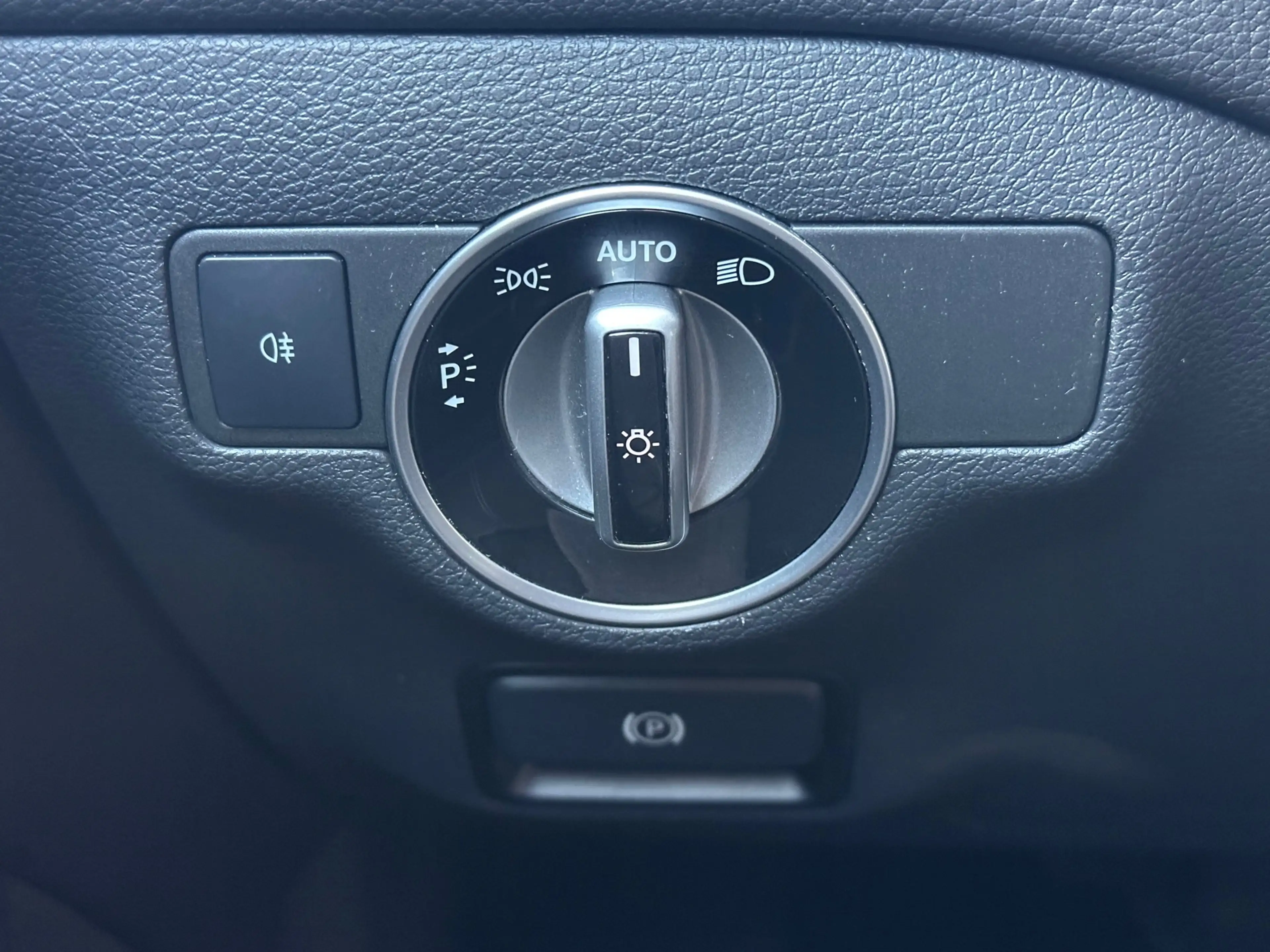 Mercedes-Benz GLA 200 Edition 1 Automaat Leer Navi Clima — photo 21