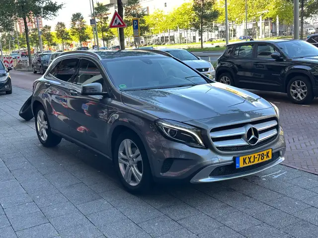 Mercedes-Benz Gla view 4