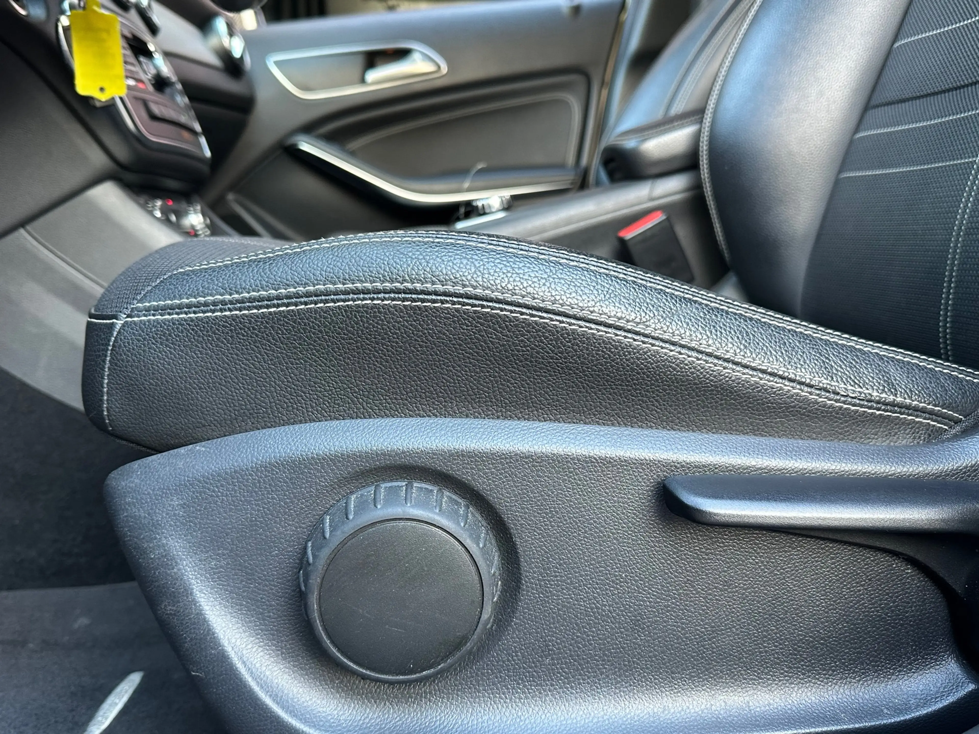 Mercedes-Benz GLA 200 Edition 1 Automaat Leer Navi Clima — photo 23