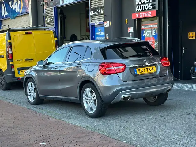 Mercedes-Benz Gla view 2