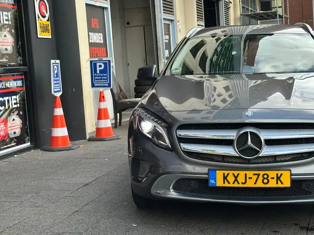 Mercedes-Benz Gla view 8