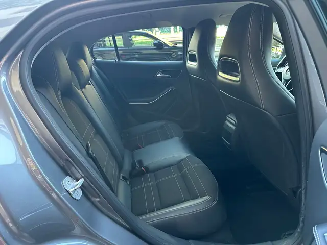 Mercedes-Benz Gla view 12