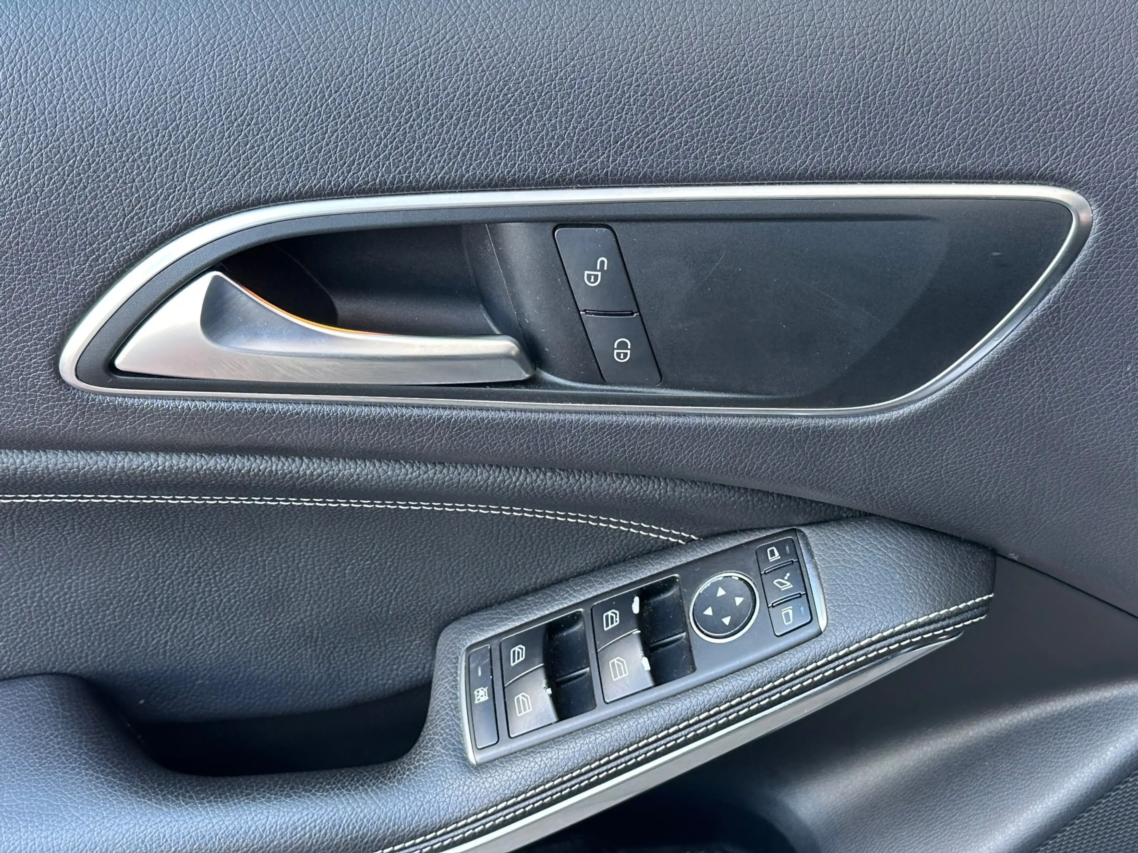 Mercedes-Benz GLA 200 Edition 1 Automaat Leer Navi Clima — photo 18