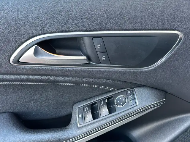 Mercedes-Benz Gla view 18