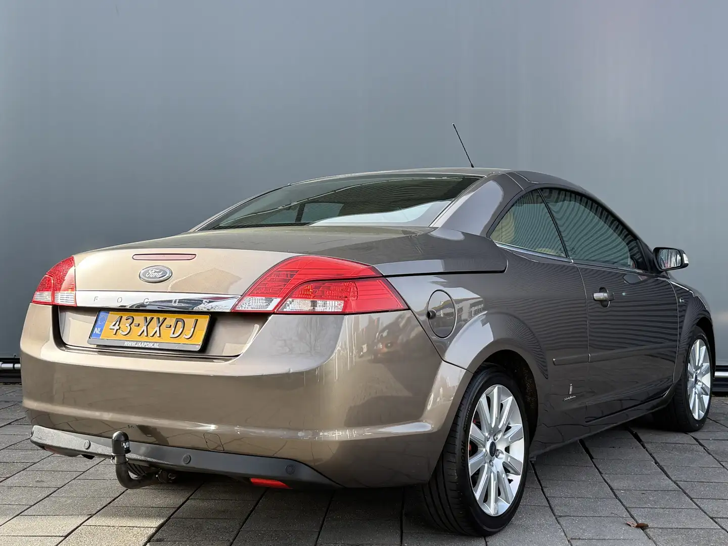 Ford Focus CC Coupé-Cabriolet BWJ 2007 | 2.0-16V 146PK Titanium Marrón - 2