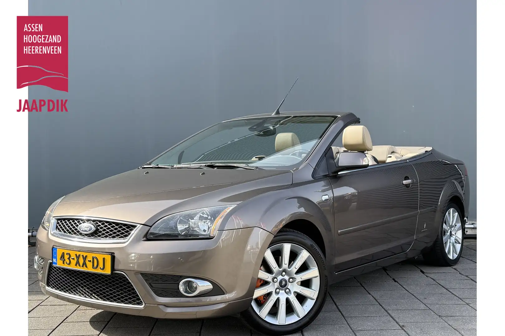 Ford Focus CC Coupé-Cabriolet BWJ 2007 | 2.0-16V 146PK Titanium Marrón - 1