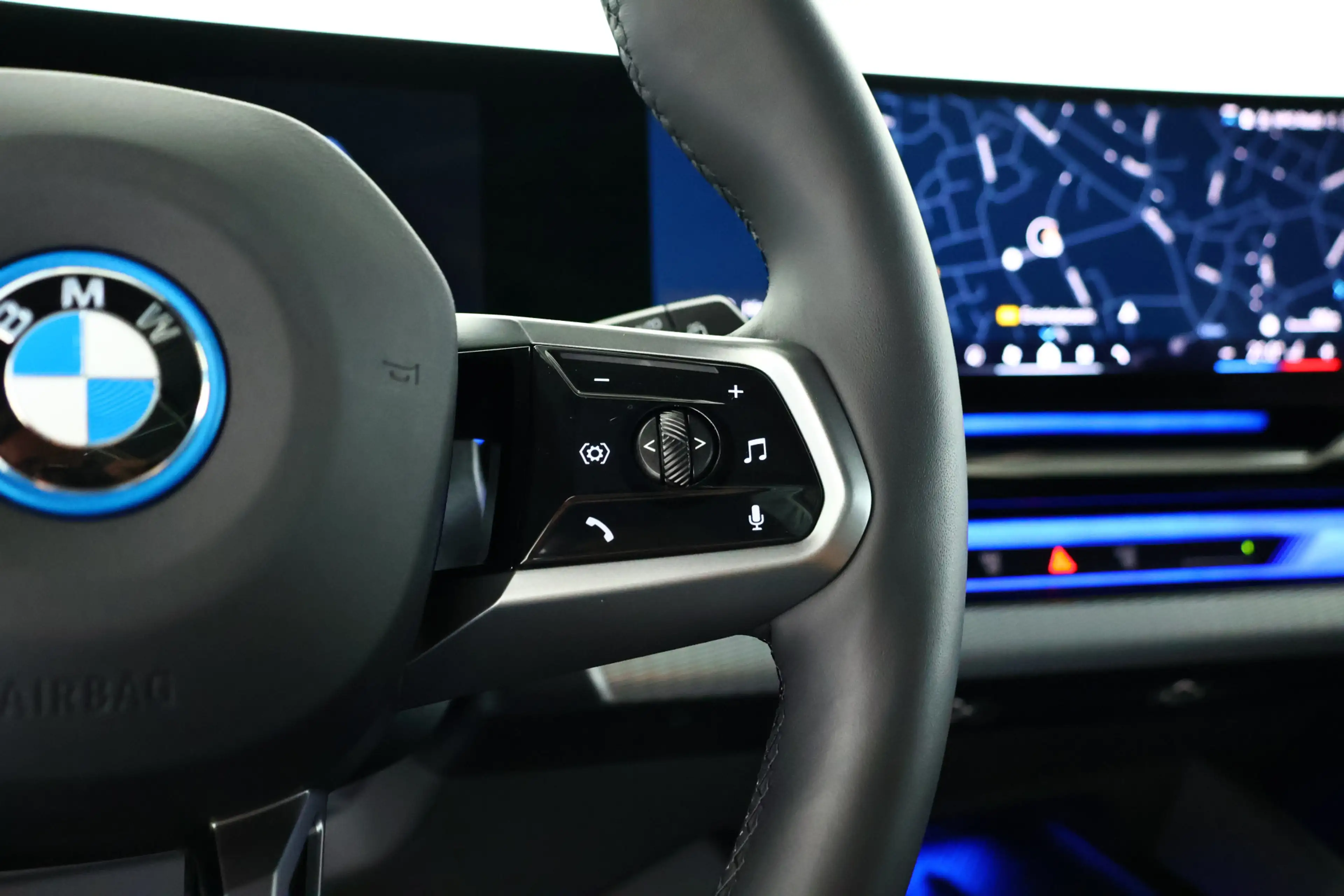 BMW i5 eDrive40 M Sport 84 kWh Panorama / HUD / ACC / Car — photo 23