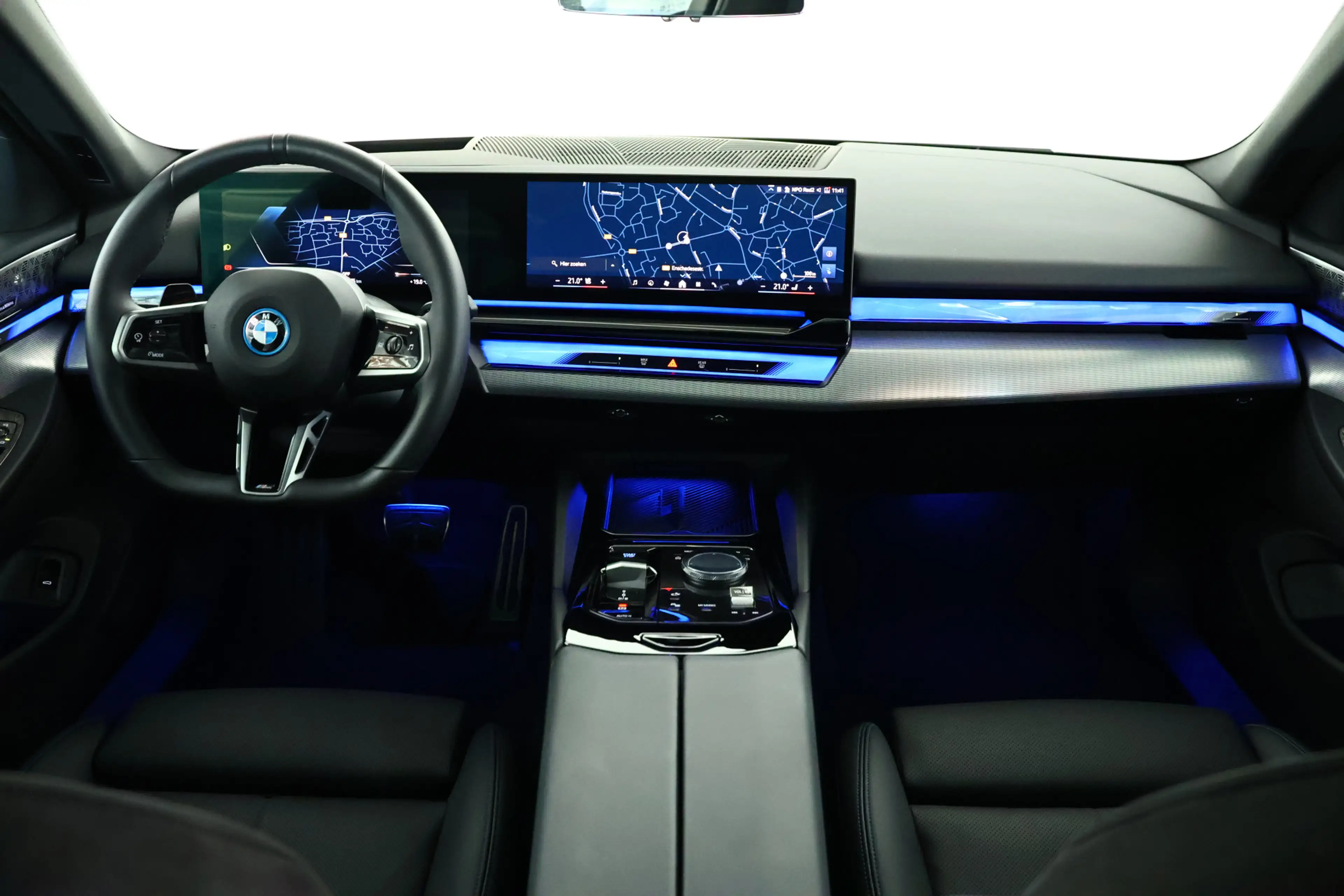 BMW i5 eDrive40 M Sport 84 kWh Panorama / HUD / ACC / Car — photo 32