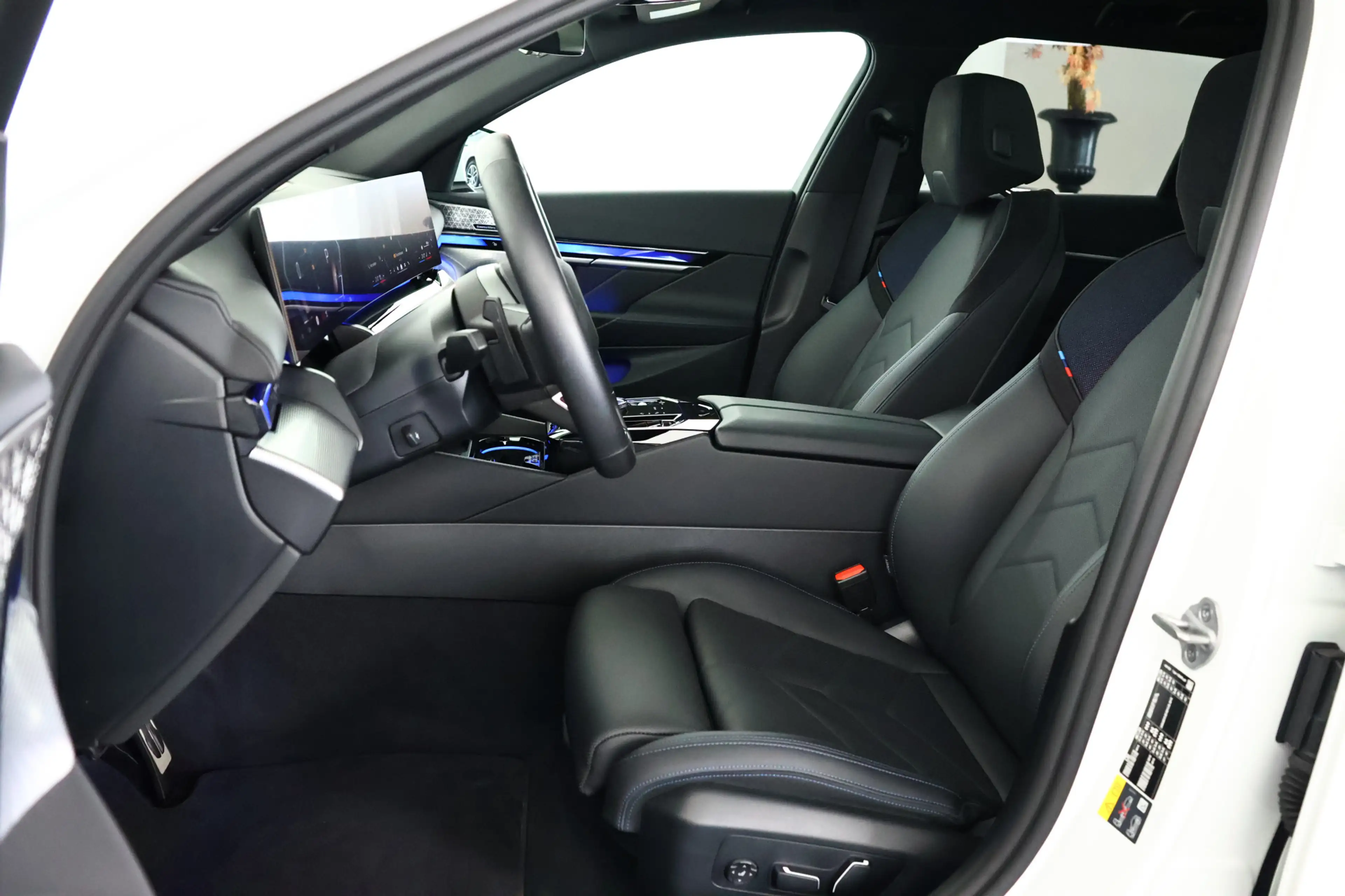 BMW i5 eDrive40 M Sport 84 kWh Panorama / HUD / ACC / Car — photo 7