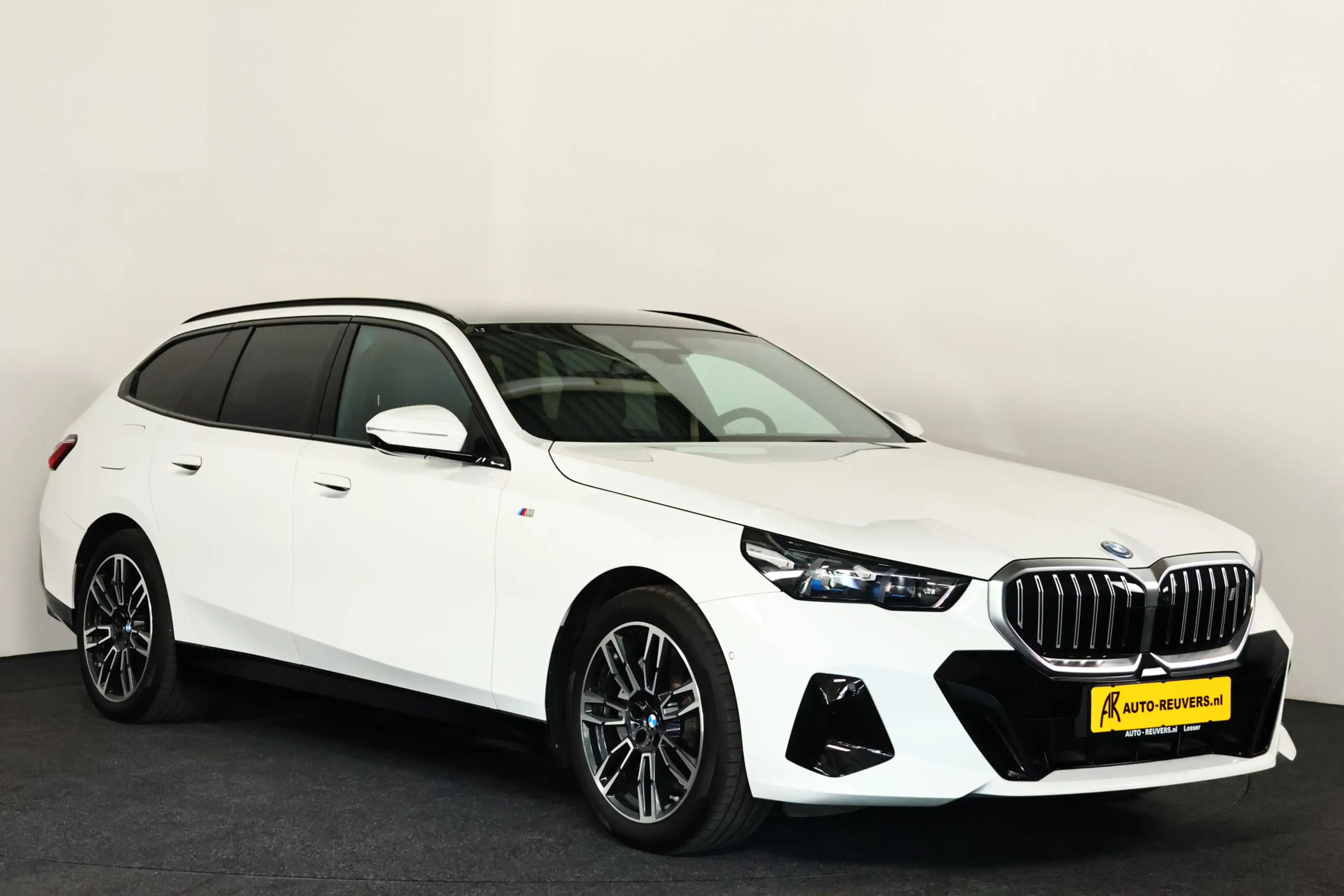 BMW i5 eDrive40 M Sport 84 kWh Panorama / HUD / ACC / Car — photo 5