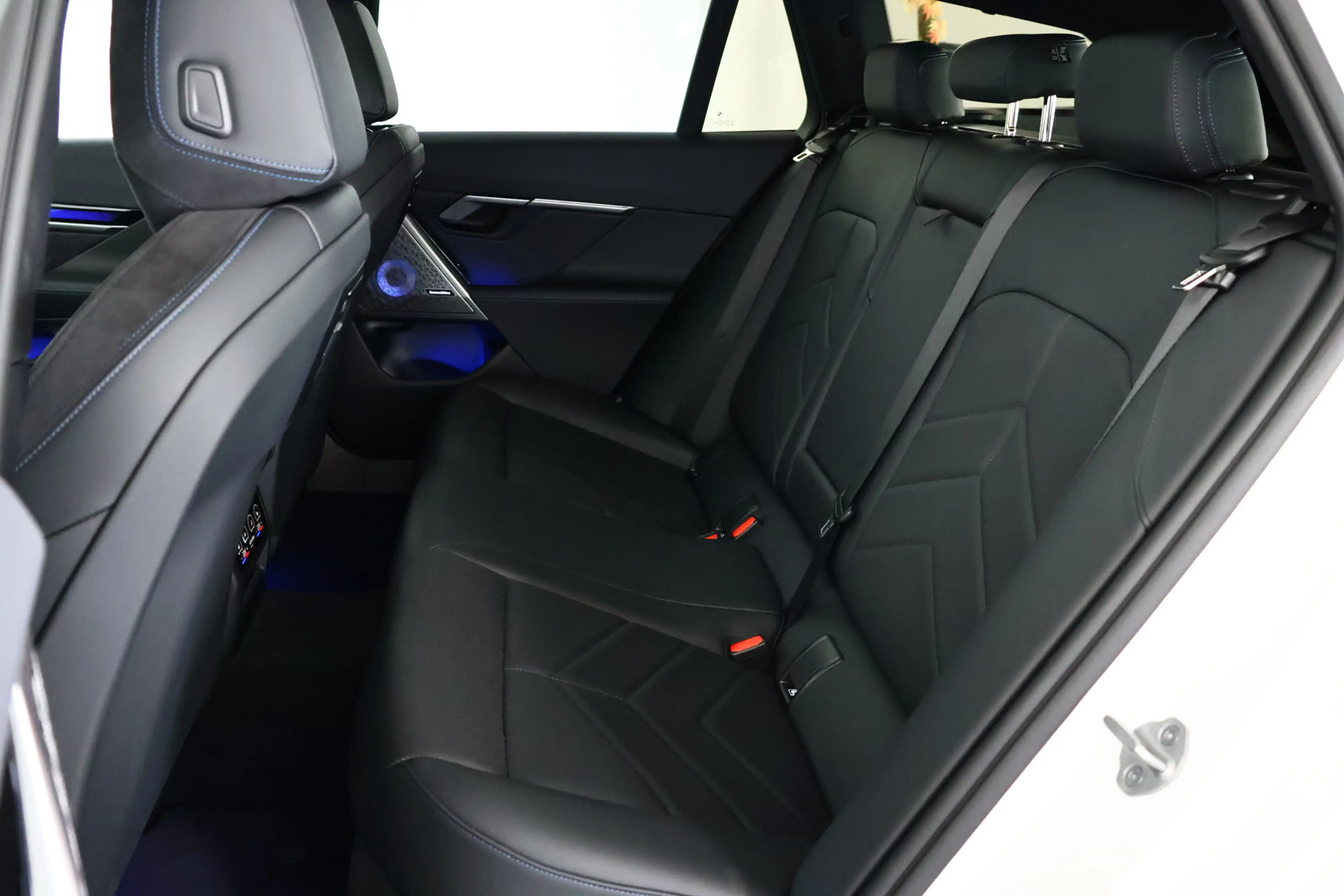 BMW i5 eDrive40 M Sport 84 kWh Panorama / HUD / ACC / Car — photo 13
