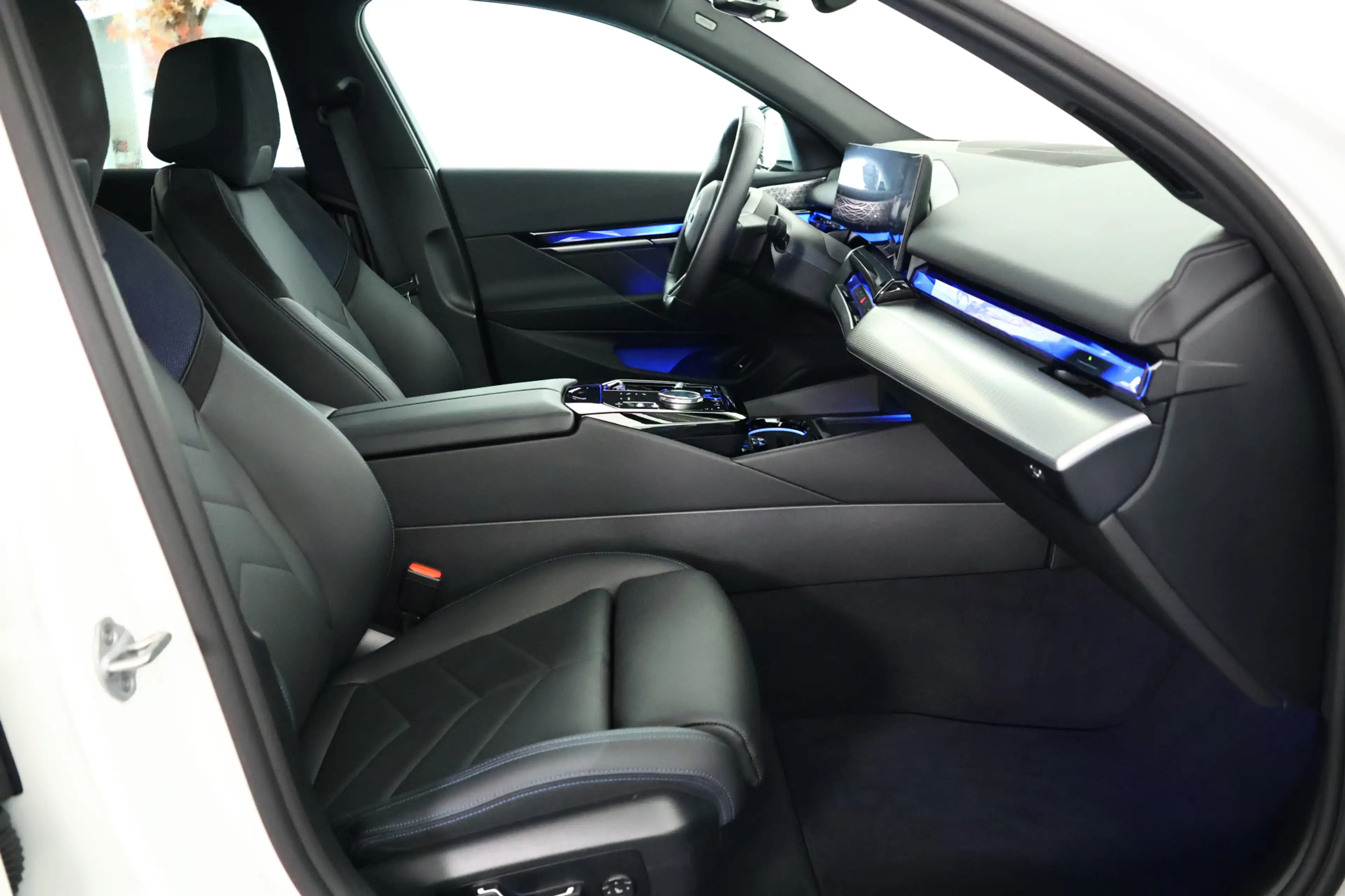BMW i5 eDrive40 M Sport 84 kWh Panorama / HUD / ACC / Car — photo 12