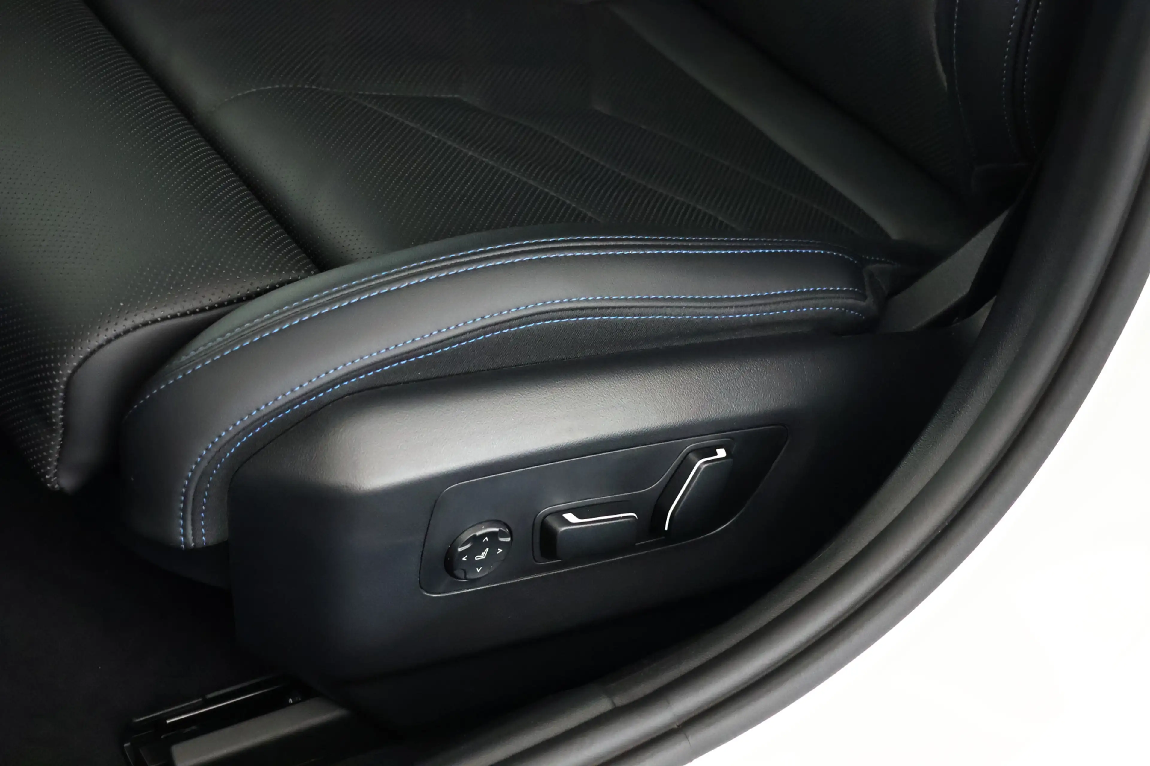 BMW i5 eDrive40 M Sport 84 kWh Panorama / HUD / ACC / Car — photo 19