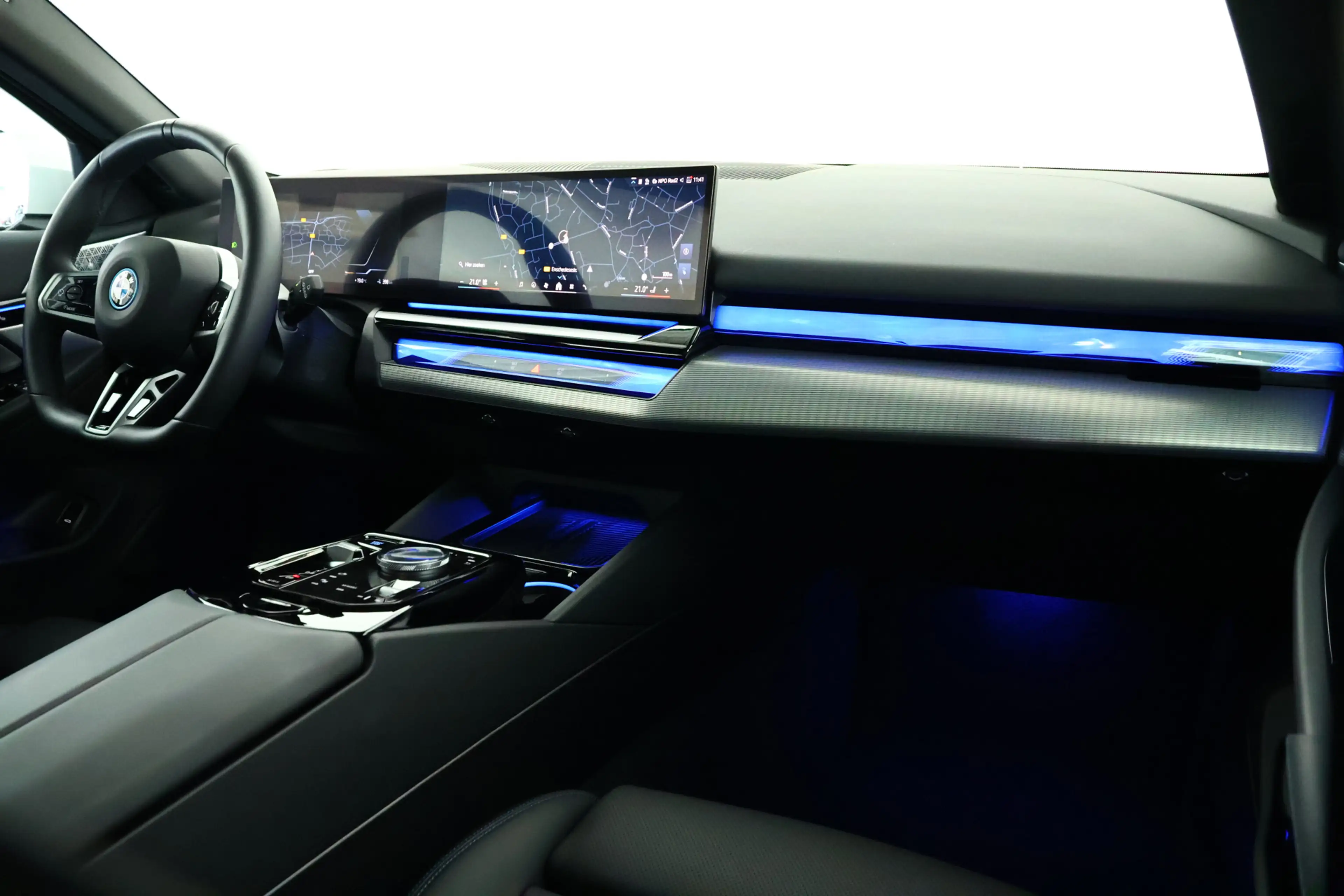 BMW i5 eDrive40 M Sport 84 kWh Panorama / HUD / ACC / Car — photo 3