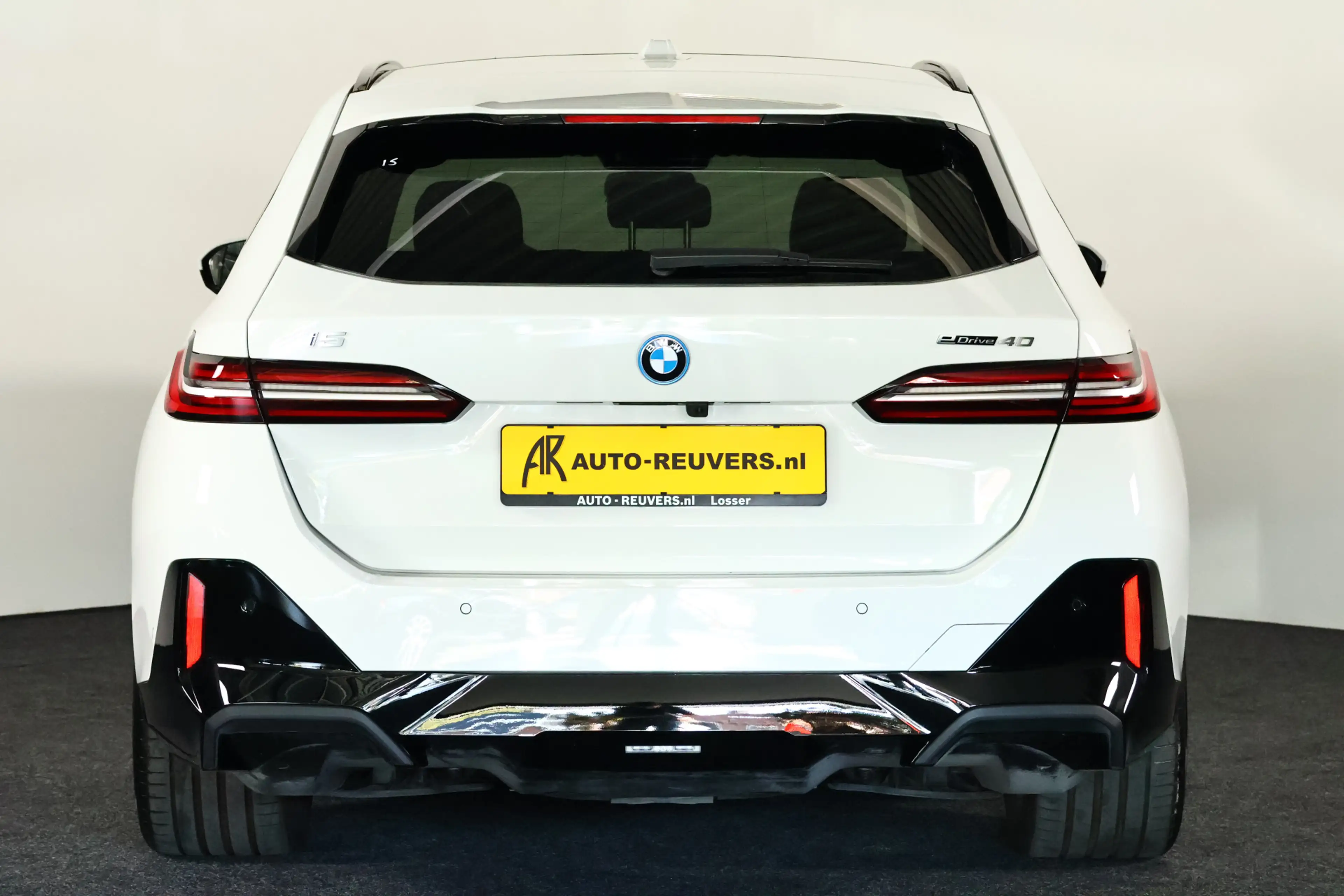 BMW i5 eDrive40 M Sport 84 kWh Panorama / HUD / ACC / Car — photo 9