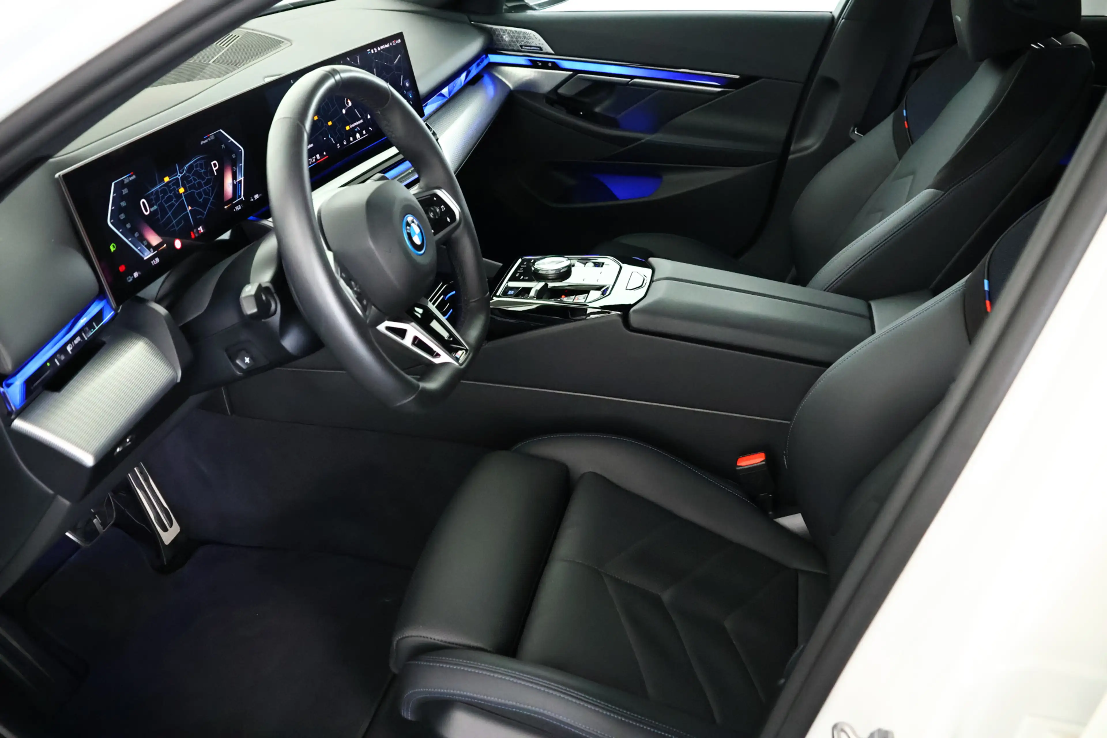 BMW i5 eDrive40 M Sport 84 kWh Panorama / HUD / ACC / Car — photo 11