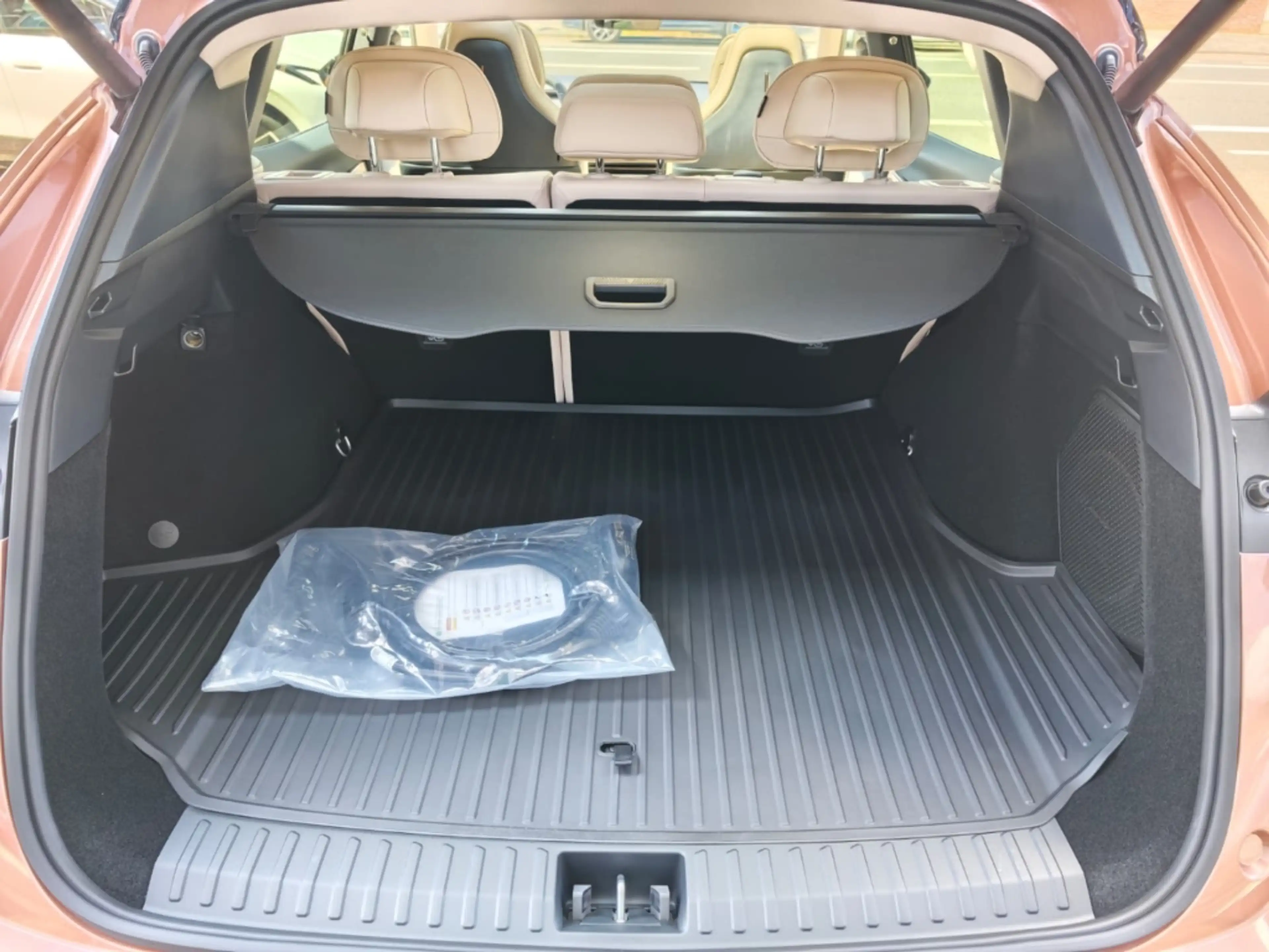 Lynk & Co 08 More 1.5 PHEV 360 Kamera Pano Massagesitze HarmanK — photo 15