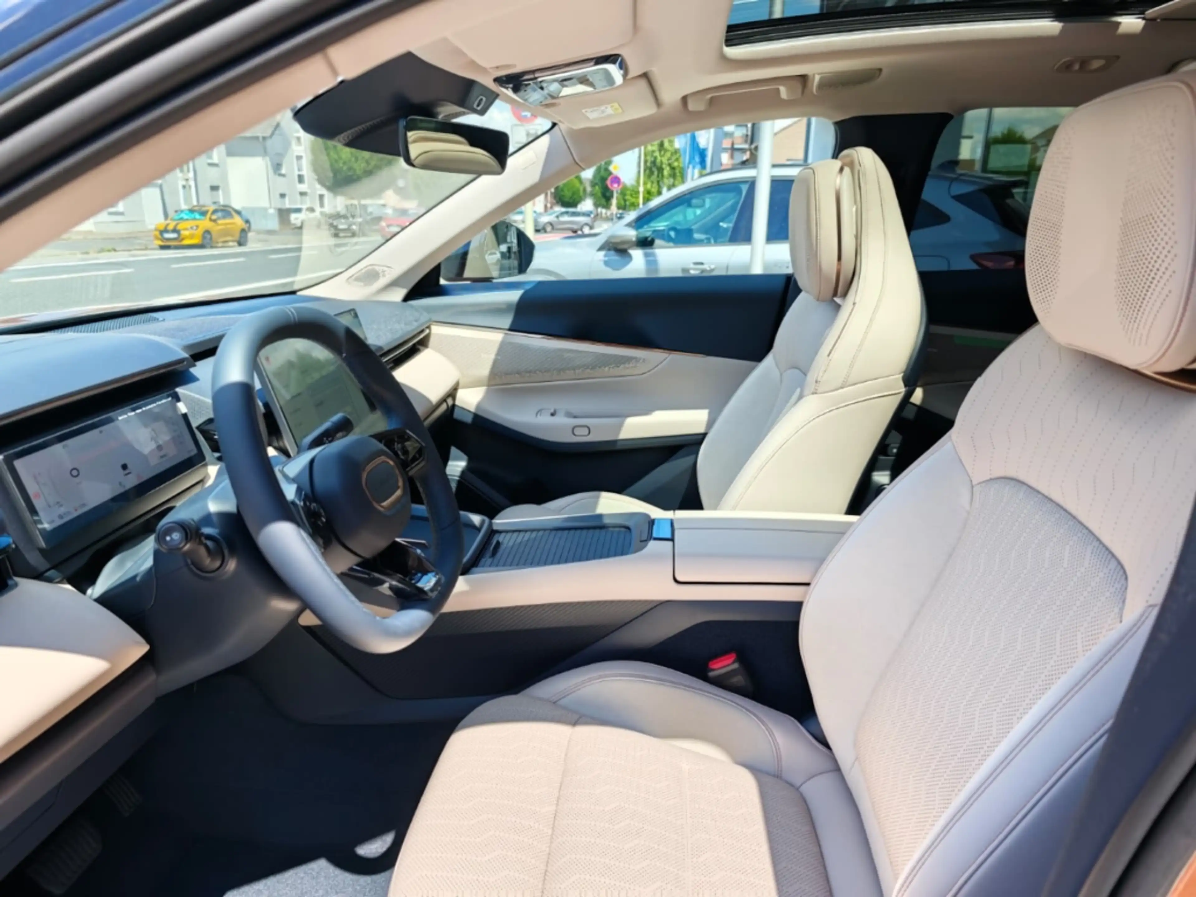Lynk & Co 08 More 1.5 PHEV 360 Kamera Pano Massagesitze HarmanK — photo 9