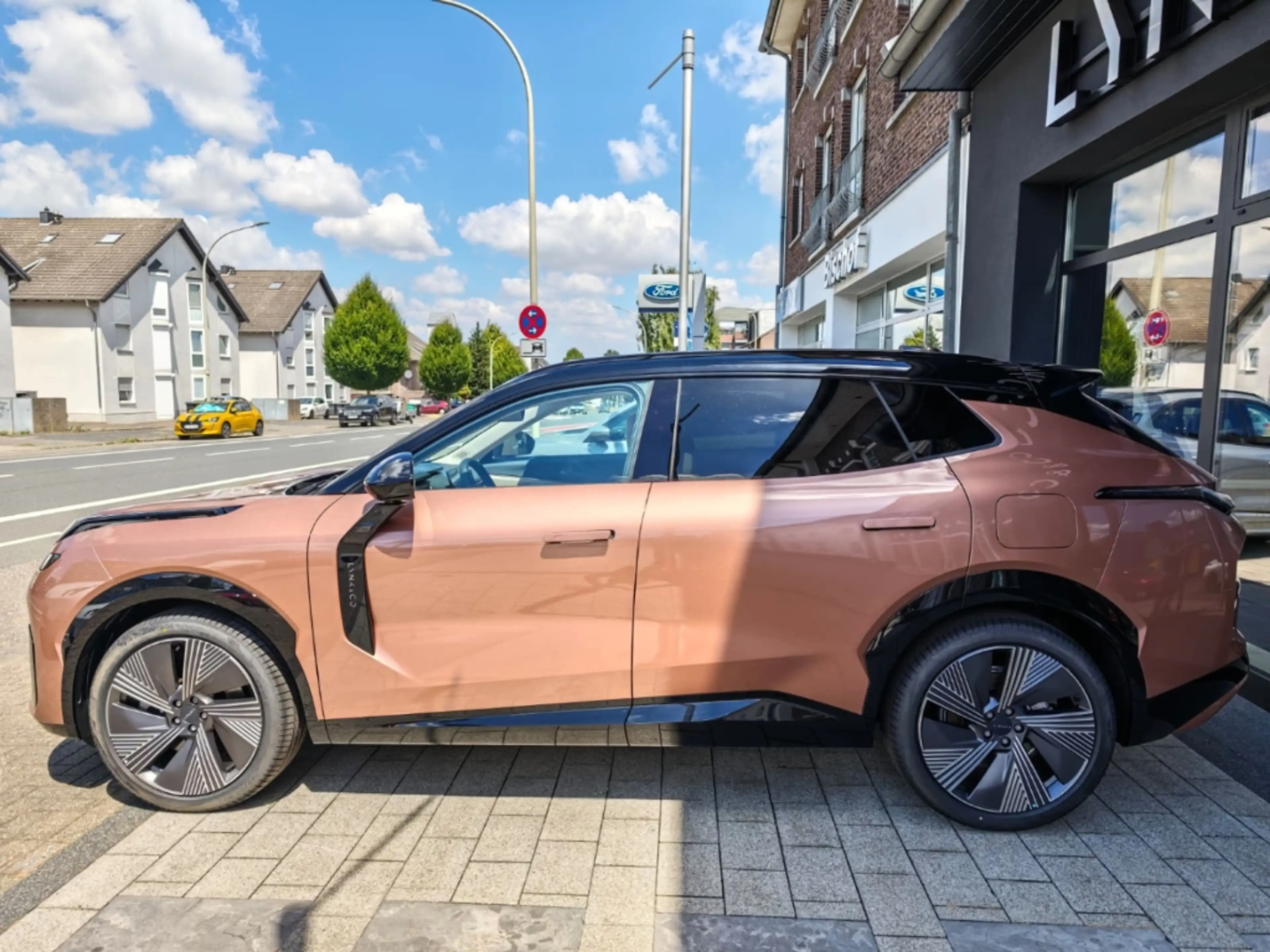 Lynk & Co 08 More 1.5 PHEV 360 Kamera Pano Massagesitze HarmanK — photo 6