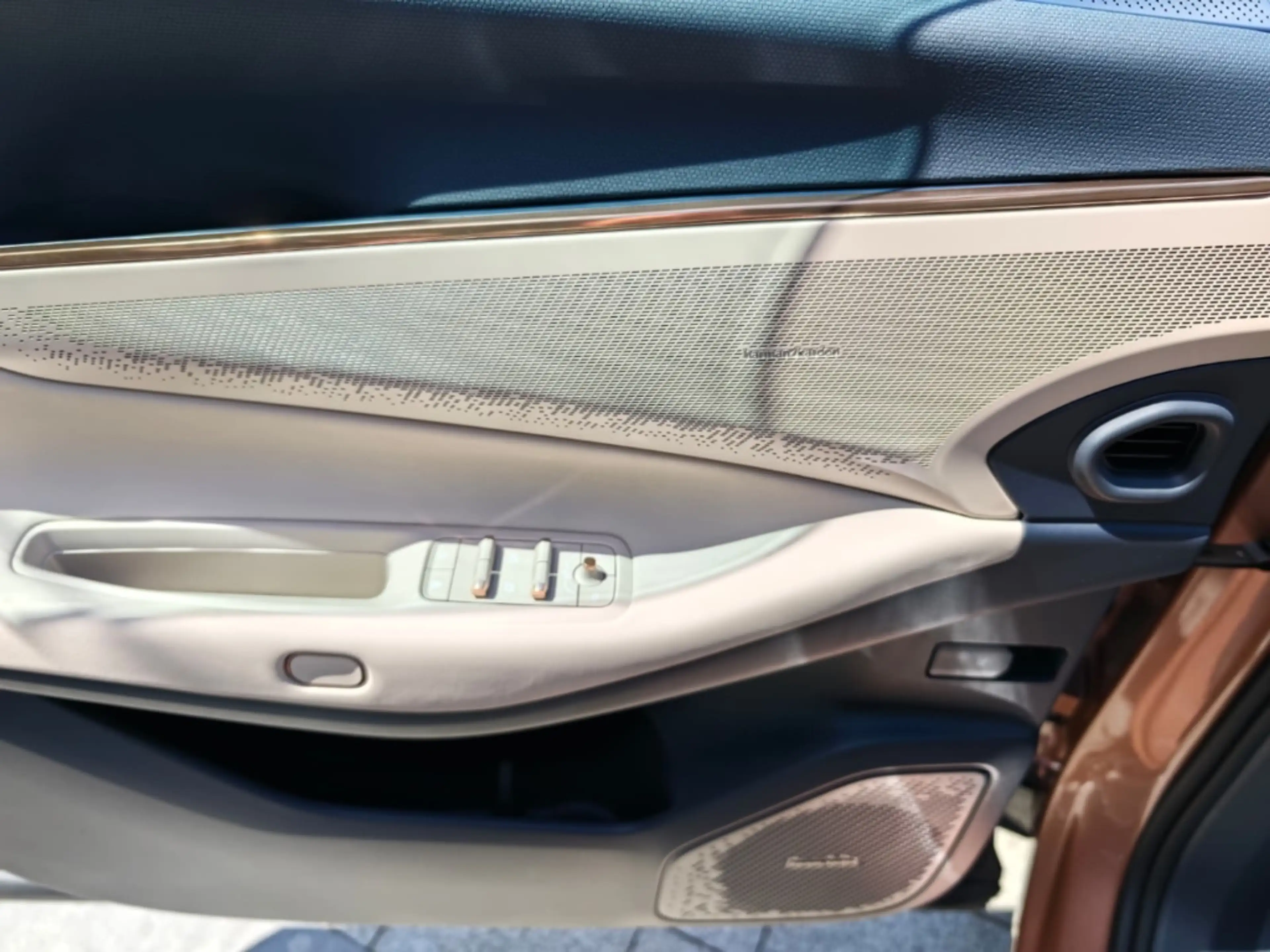 Lynk & Co 08 More 1.5 PHEV 360 Kamera Pano Massagesitze HarmanK — photo 8