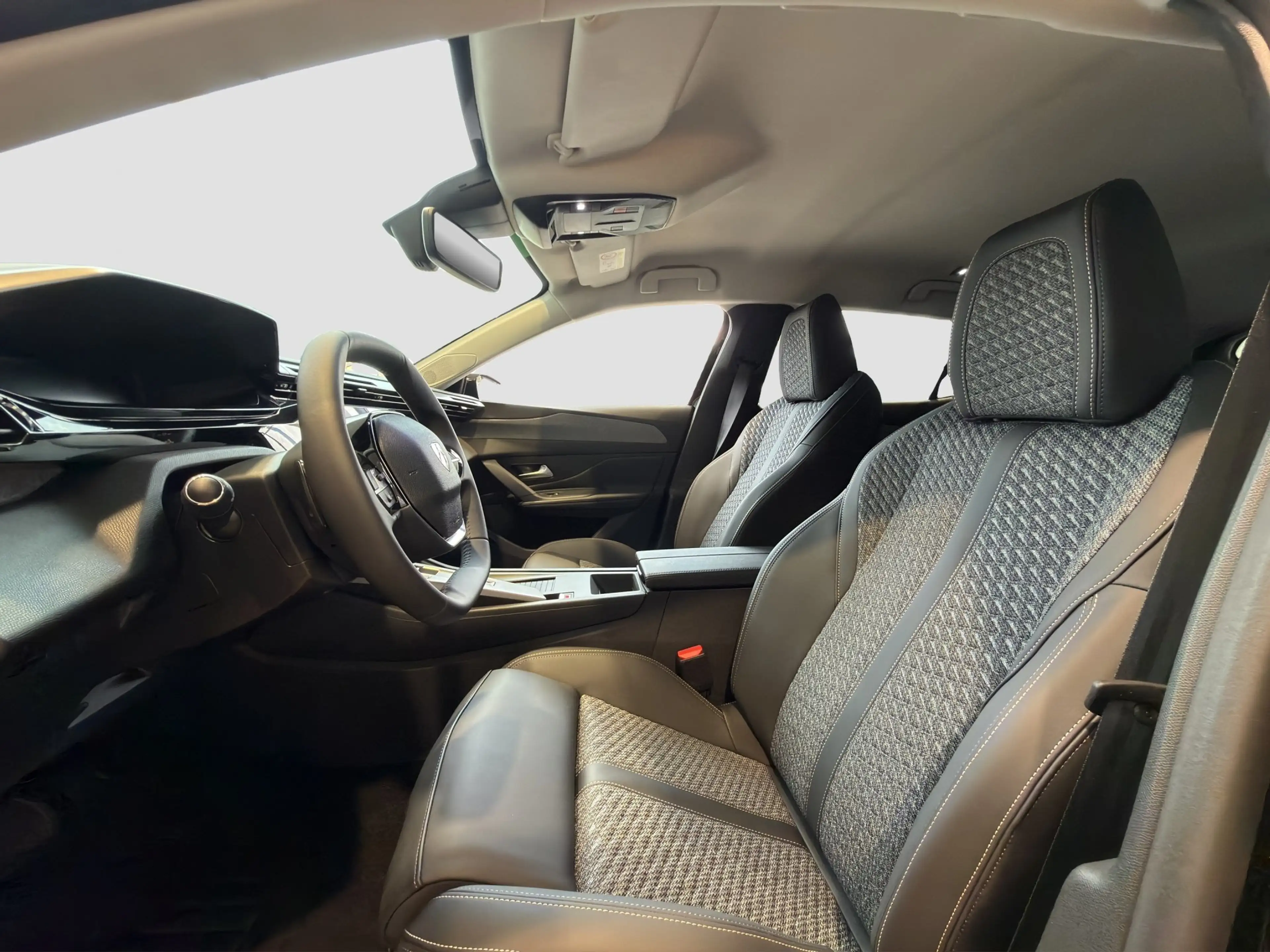 Peugeot 408 Hybrid 145 Allure — photo 7
