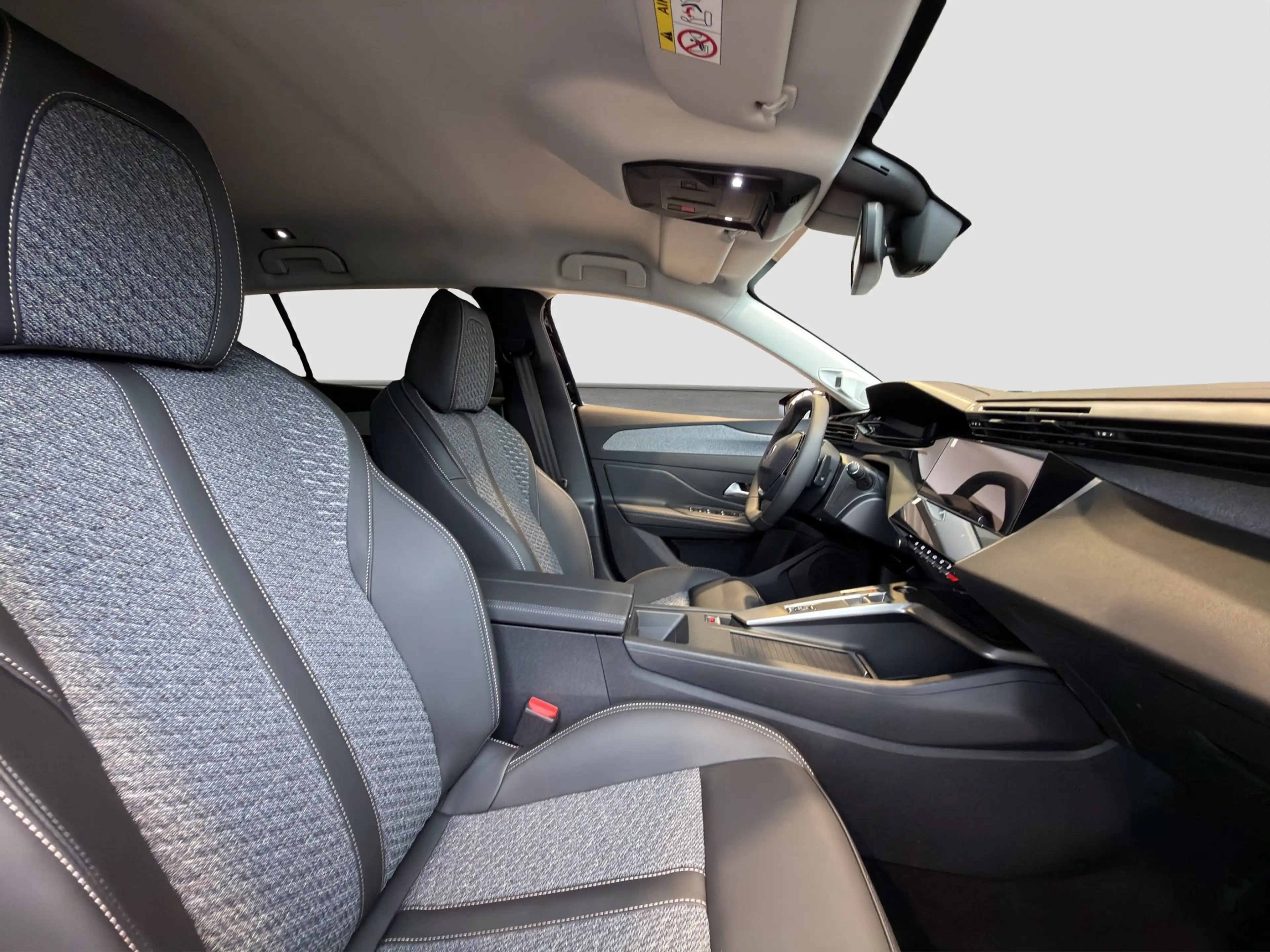 Peugeot 408 Hybrid 145 Allure — photo 14