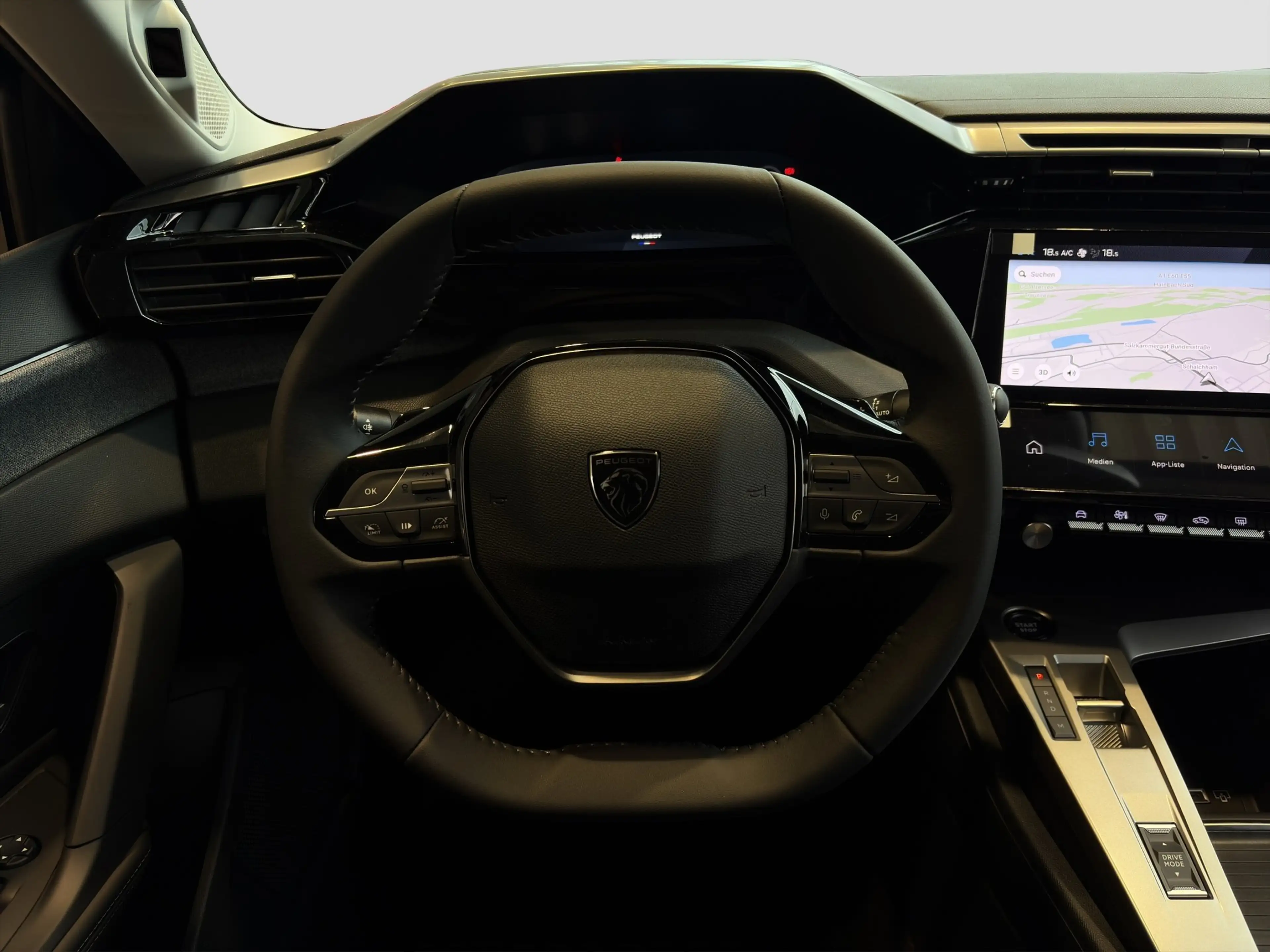 Peugeot 408 Hybrid 145 Allure — photo 8