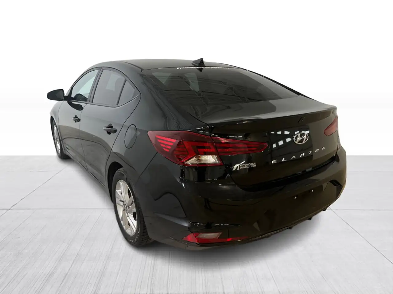 Hyundai ELANTRA photo Hyundai ELANTRA