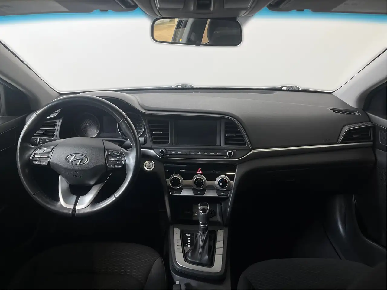 Hyundai ELANTRA photo Hyundai ELANTRA