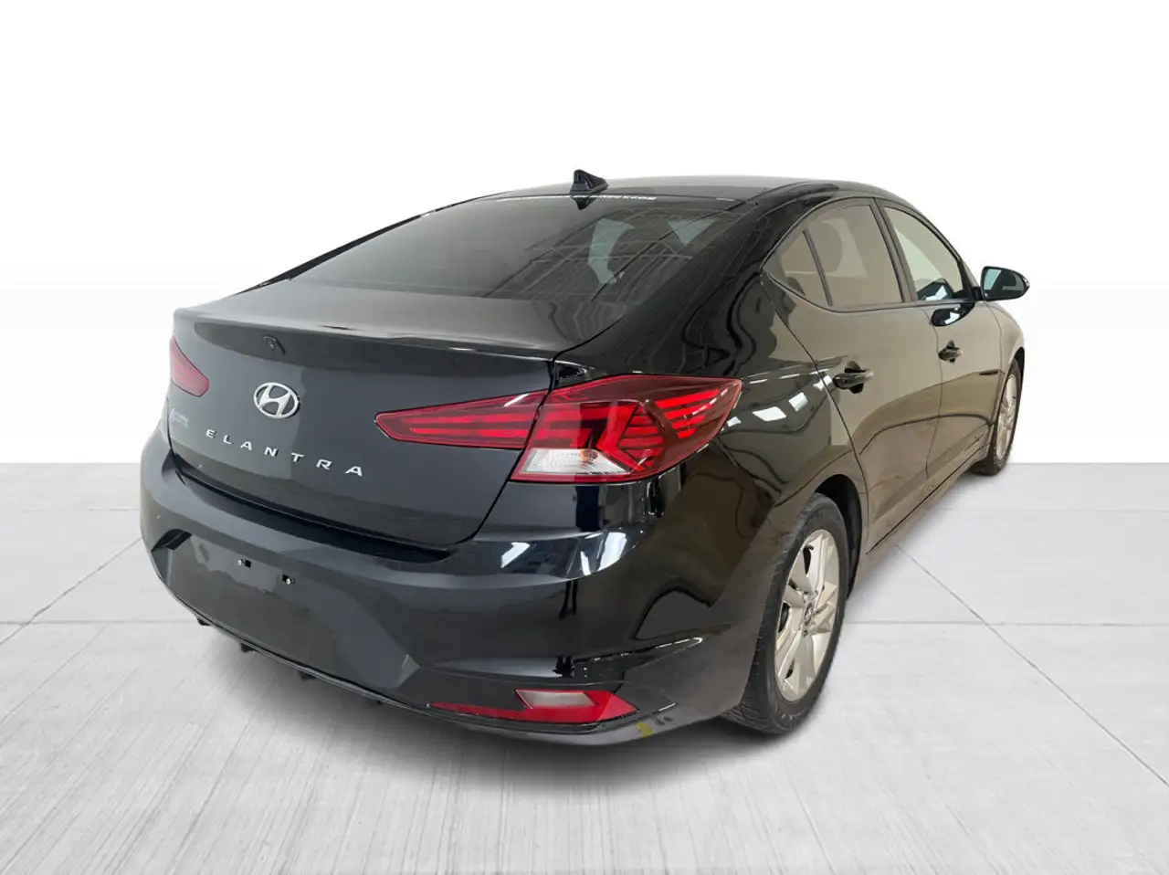Hyundai ELANTRA photo Hyundai ELANTRA