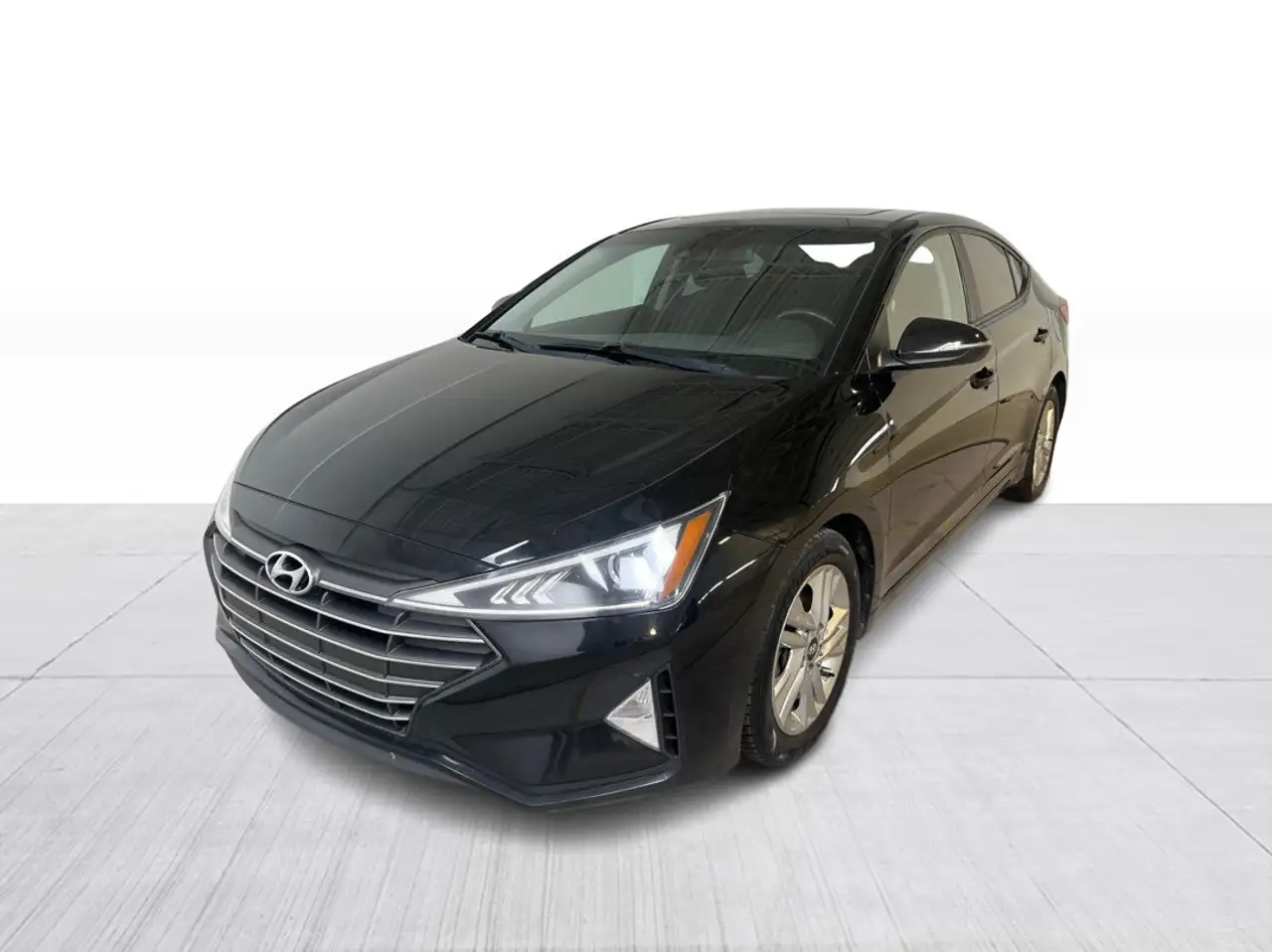 Hyundai ELANTRA photo Hyundai ELANTRA