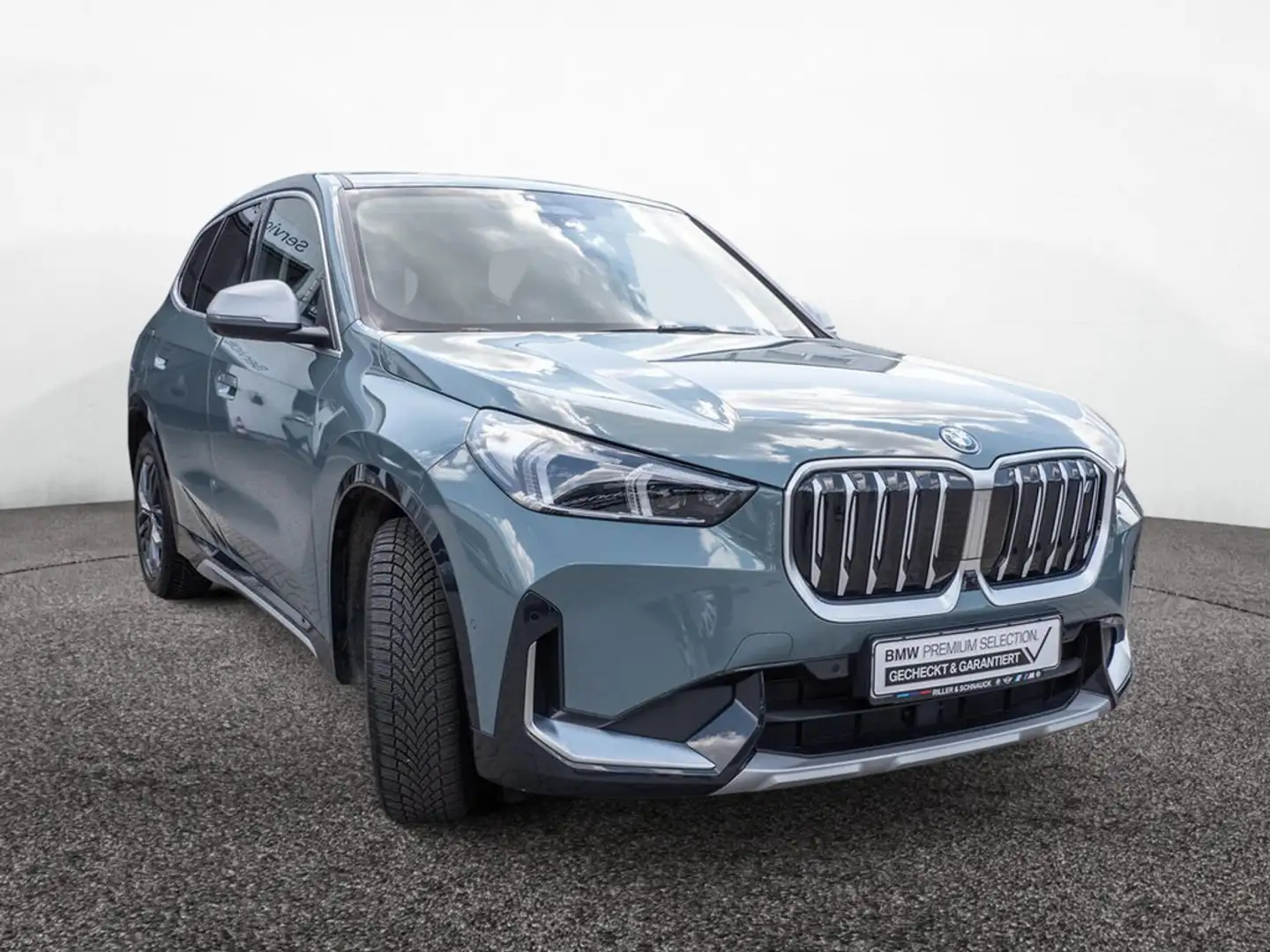 BMW iX1 xDrive30 xLine AHK+HUD+360°KAM+ACC Grün - 2