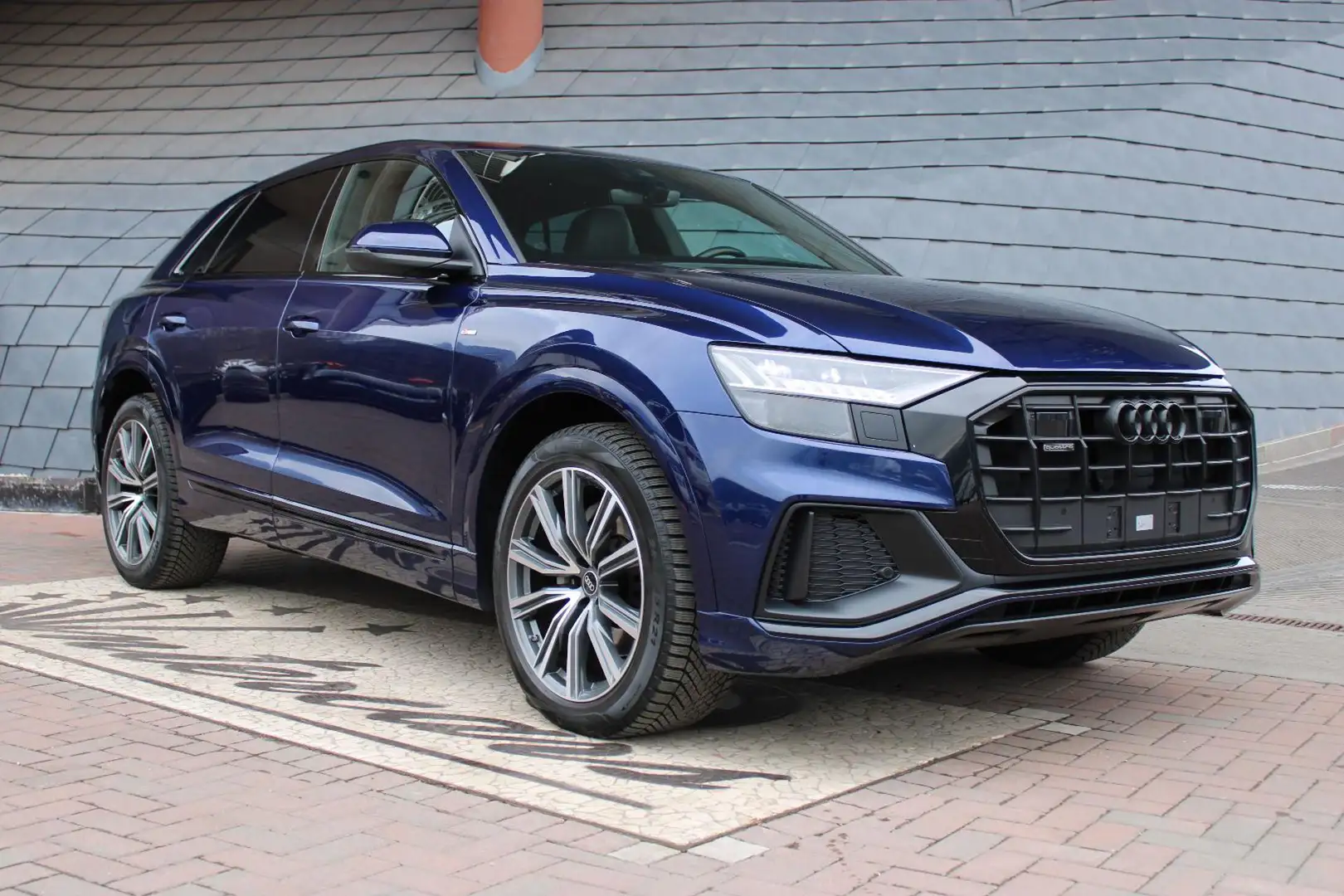 Audi Q8 50TDI 286cv quattro S-line Blau - 2