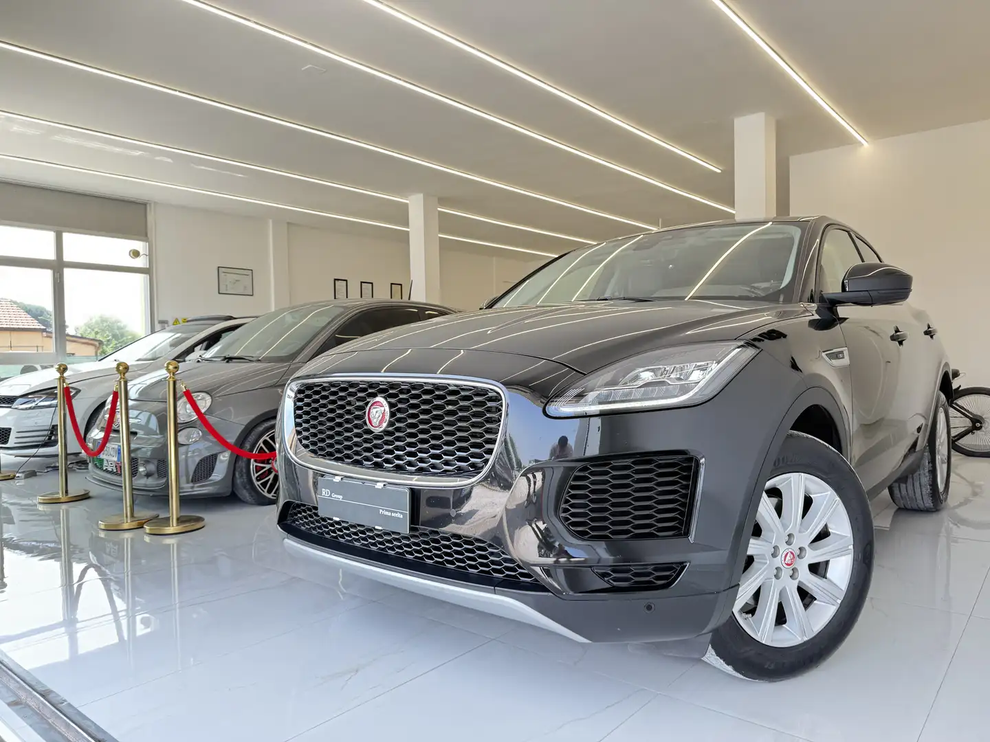 Jaguar E-Pace 2.0d i4 R-Dynamic S awd 180cv automatica 1 proprie - 1