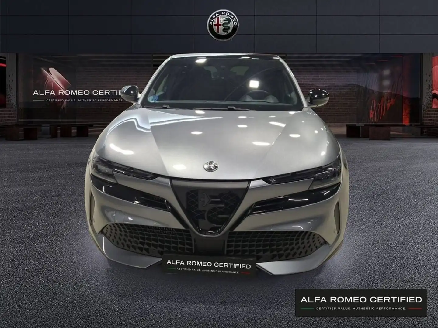Alfa Romeo Junior Ibrida  100kW (136CV) Speciale Gris - 2