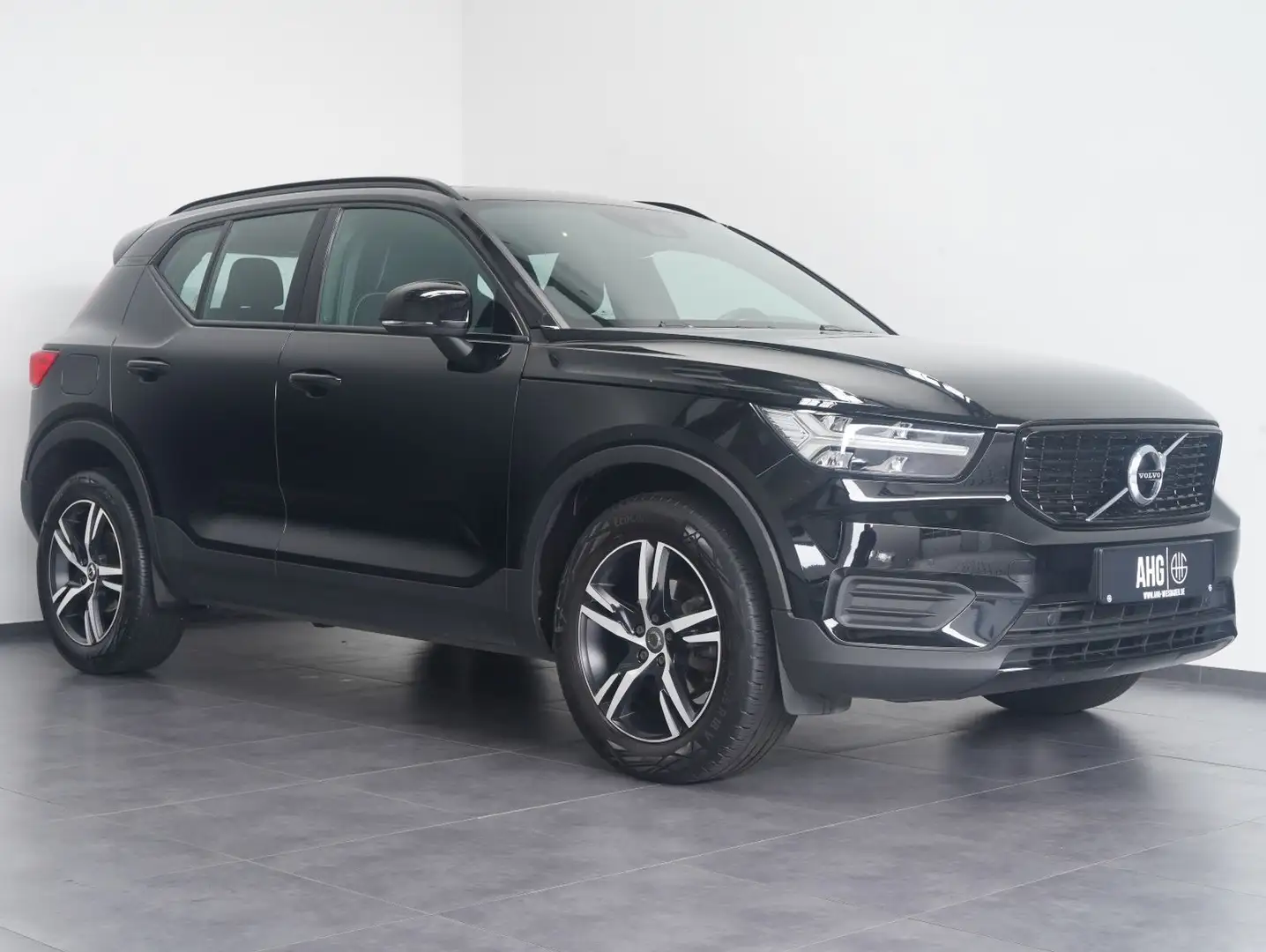 Volvo XC40 T3 R Design LED/NAV/KAMERA/PANO Schwarz - 2