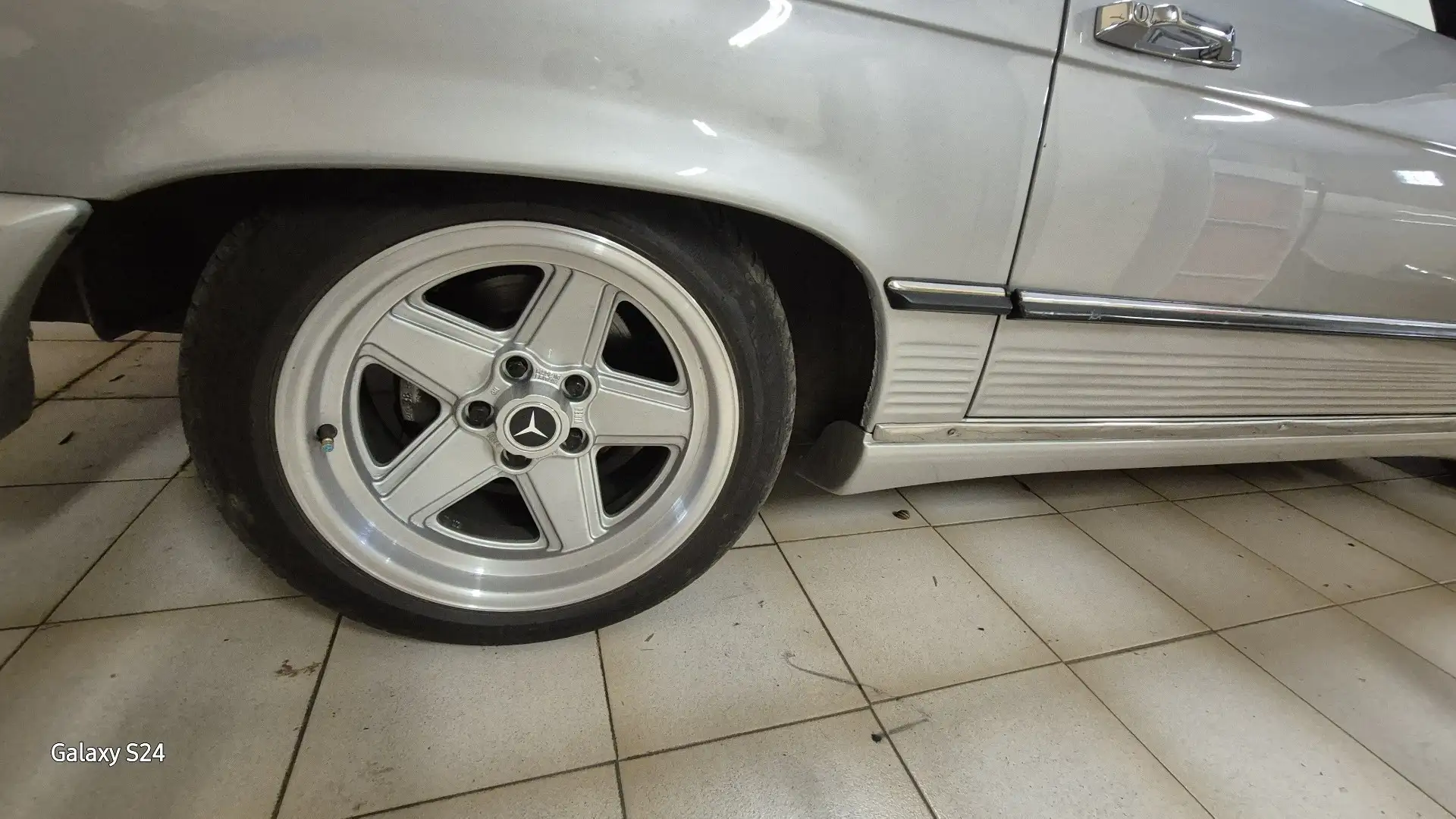 Mercedes-Benz 350 Silver - 2