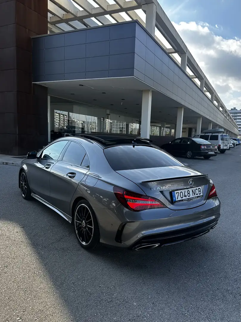Mercedes-Benz CLA 180 AMG Line - 1