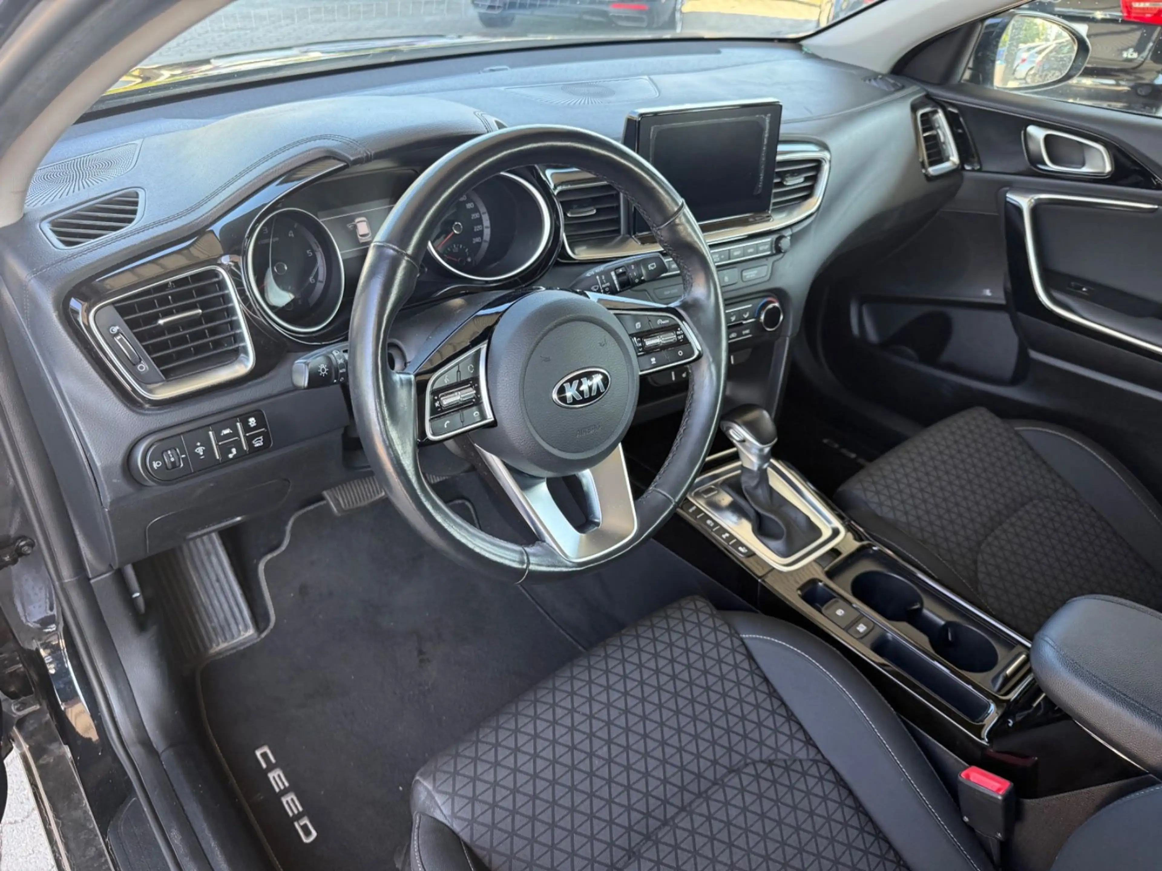 Kia Ceed SW / cee'd SW Automatik Spirit LED Sound — photo 10
