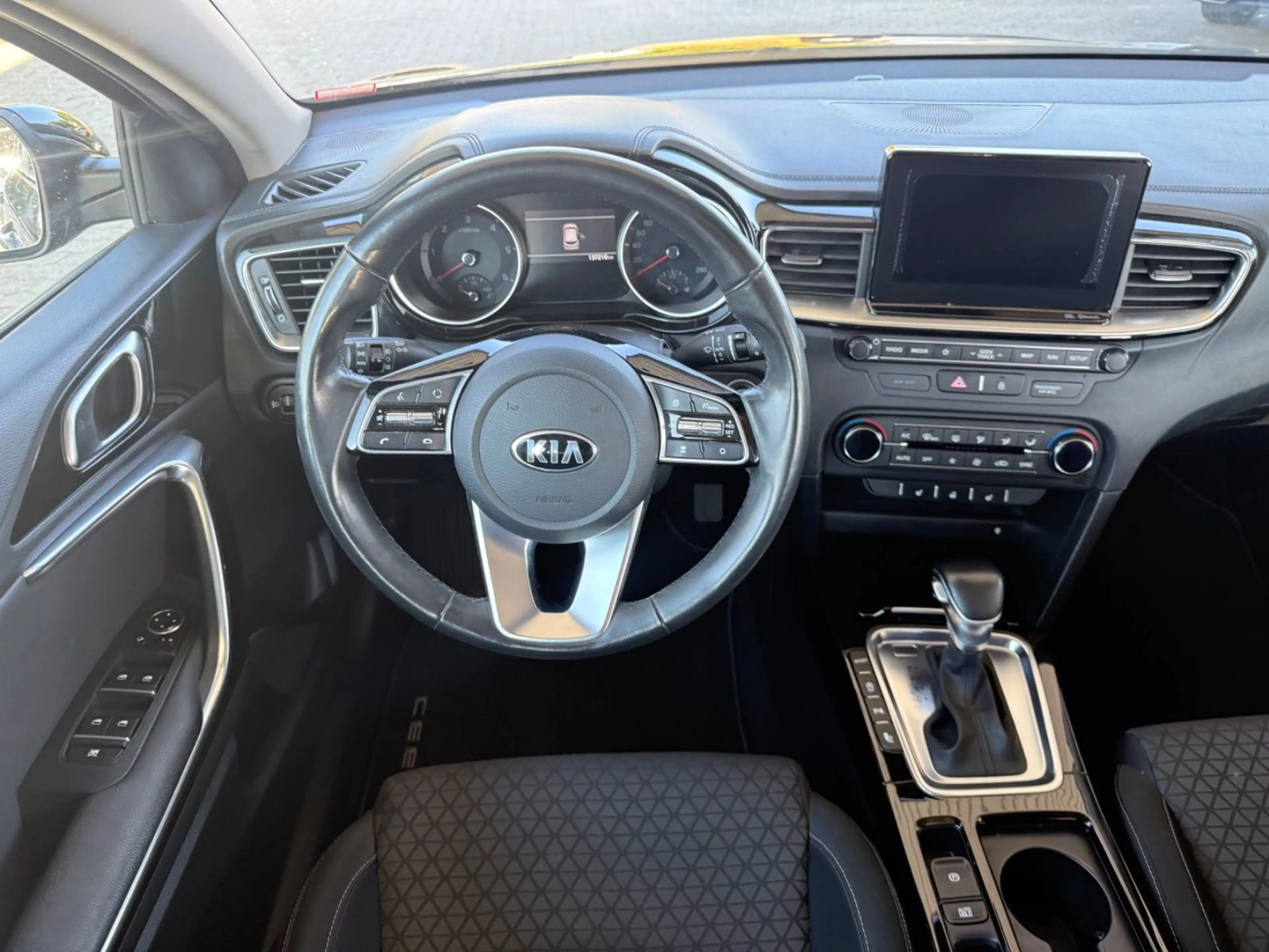Kia Ceed SW / cee'd SW Automatik Spirit LED Sound — photo 11