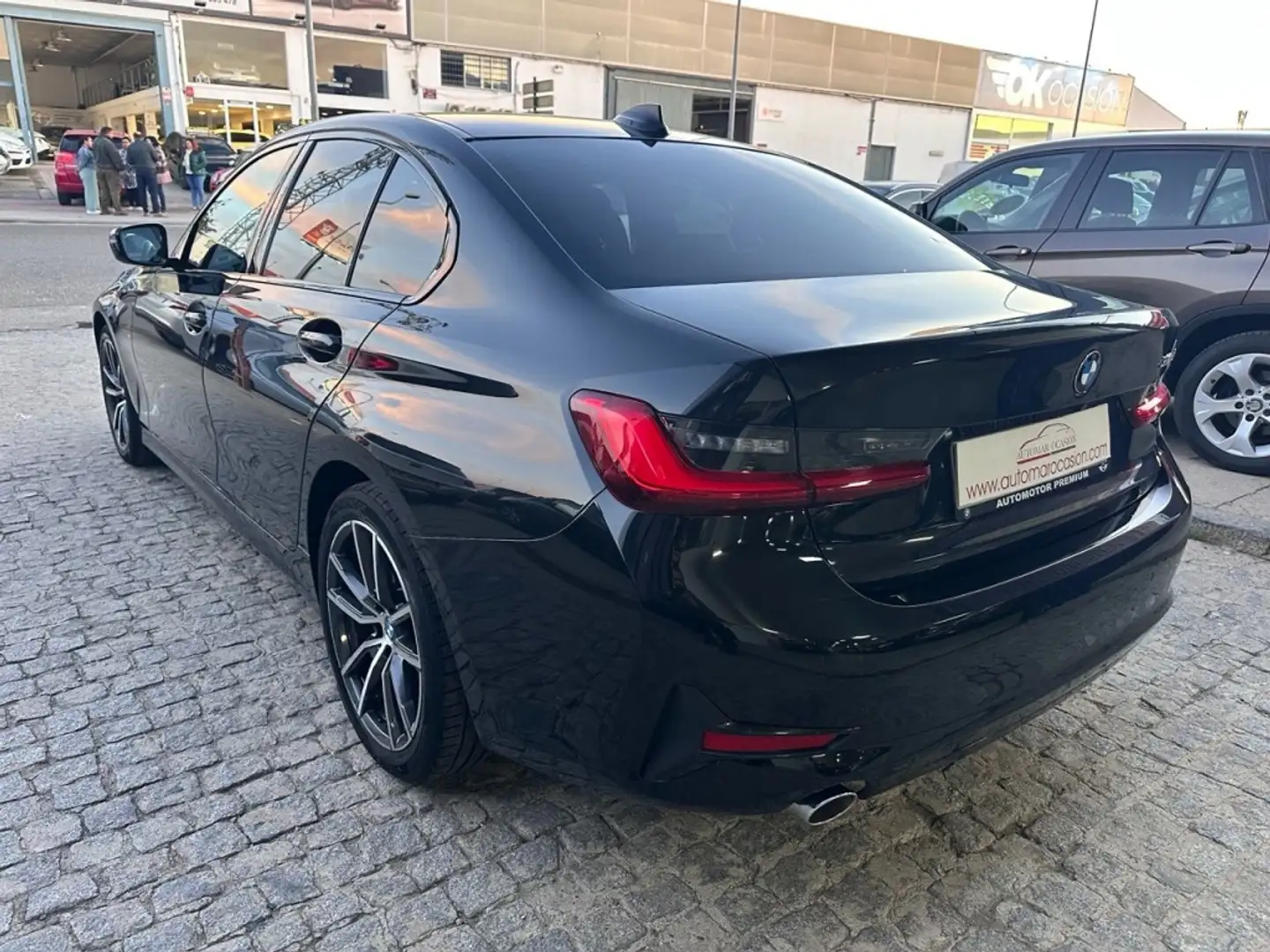BMW 318 318dA Schwarz - 2
