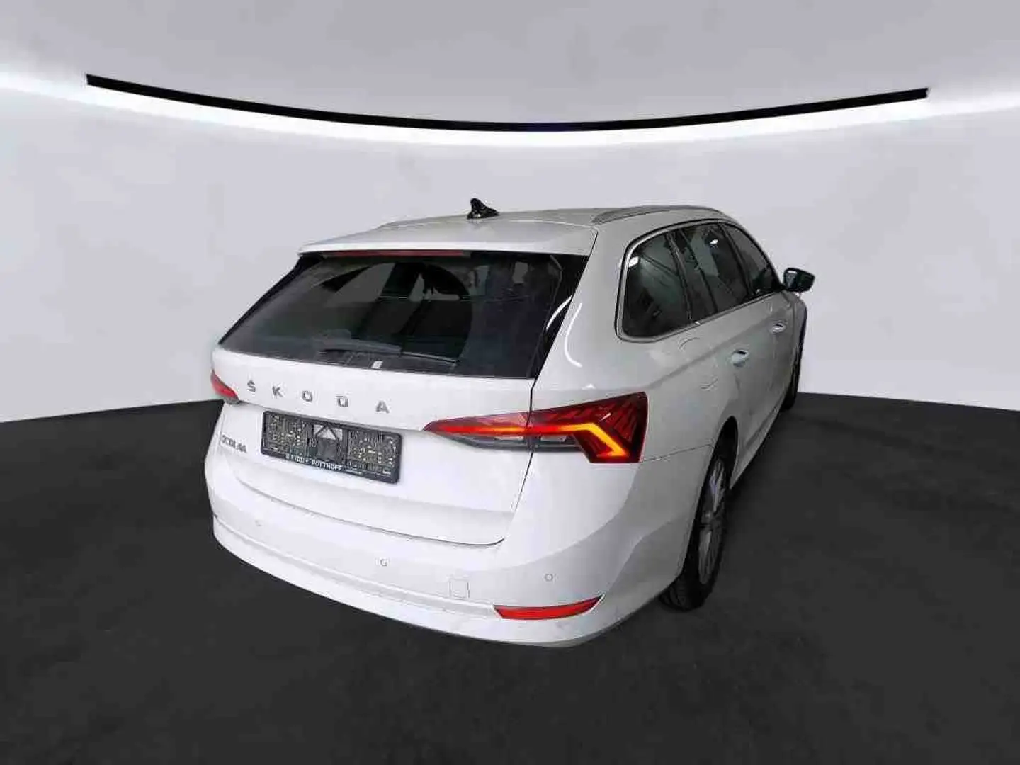 Skoda Octavia Combi 2.0 TDI STYLE AHK NAVI LED SITZHZG Weiß - 2