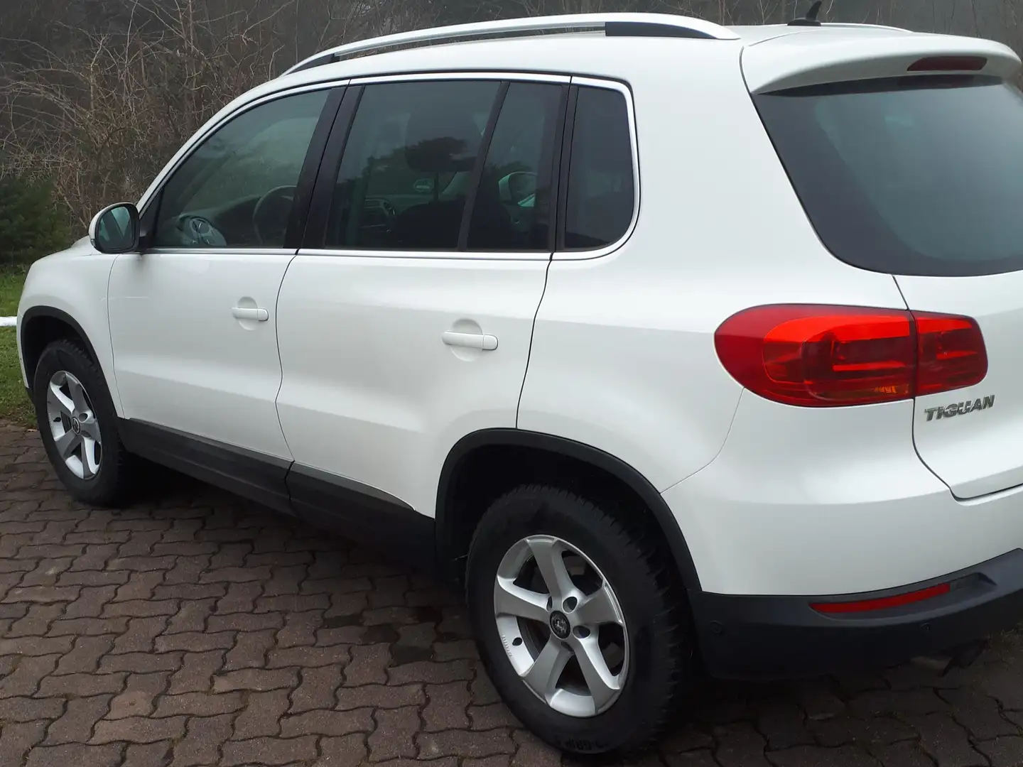 Volkswagen Tiguan Tiguan 2,0 TDI BMT 4Motion Sky DPF DSG Sky Weiß - 2
